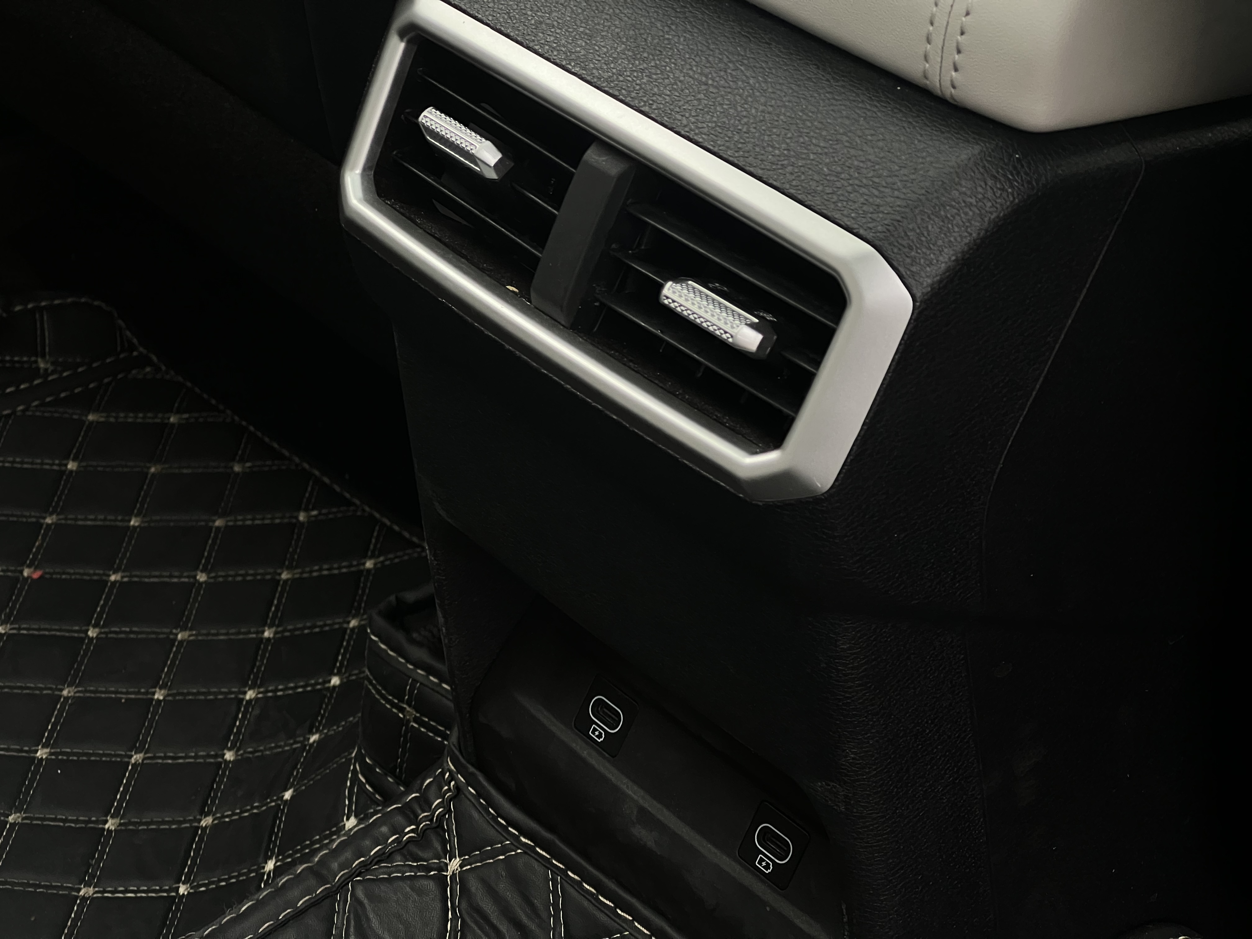 起亚 狮铂拓界 2025 汽车图片 #24