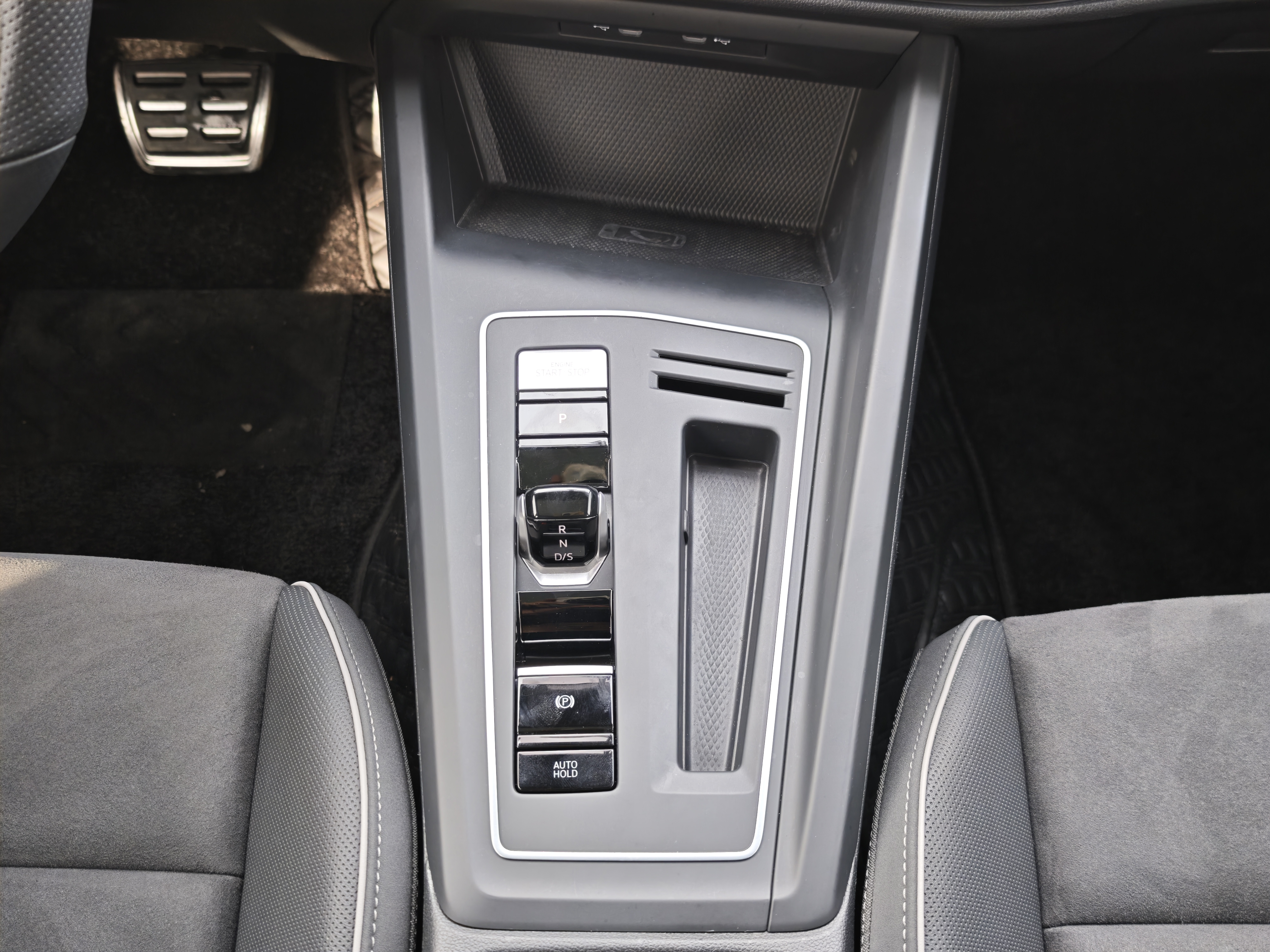 Volkswagen Golf 2023 car image #24