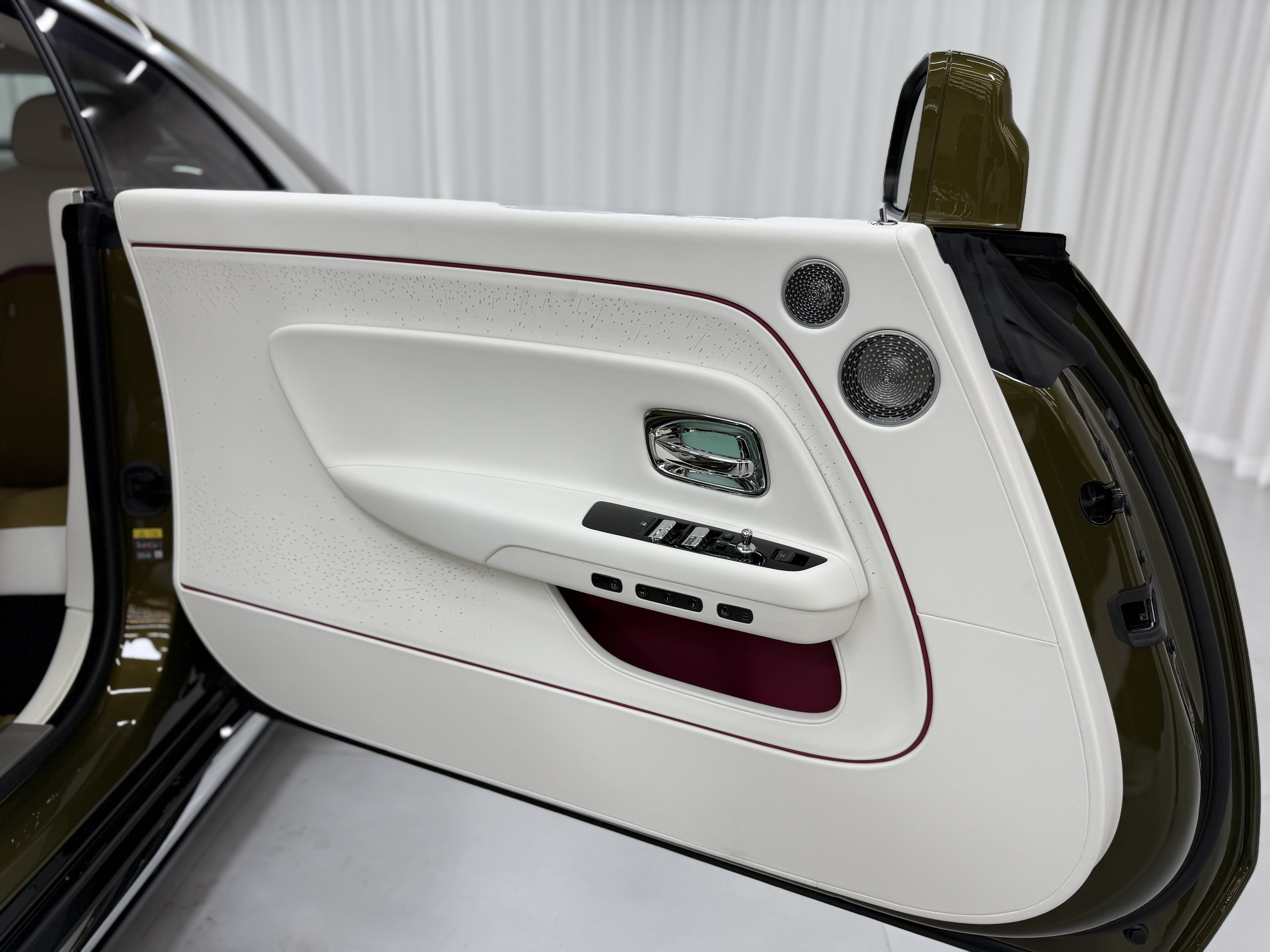 劳斯莱斯 闪灵 2025 汽车图片 #24