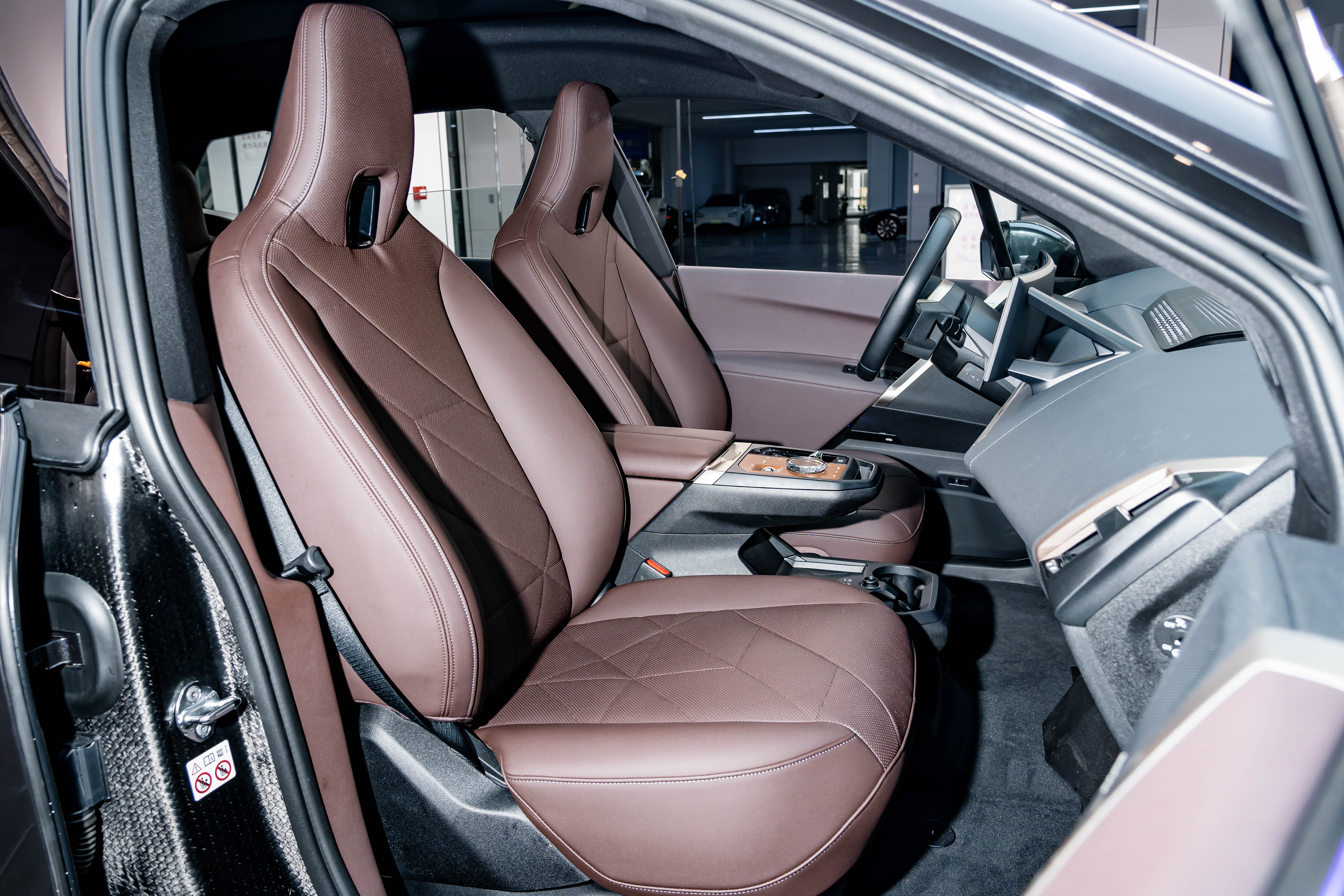 BMW iX 2024 car image #24