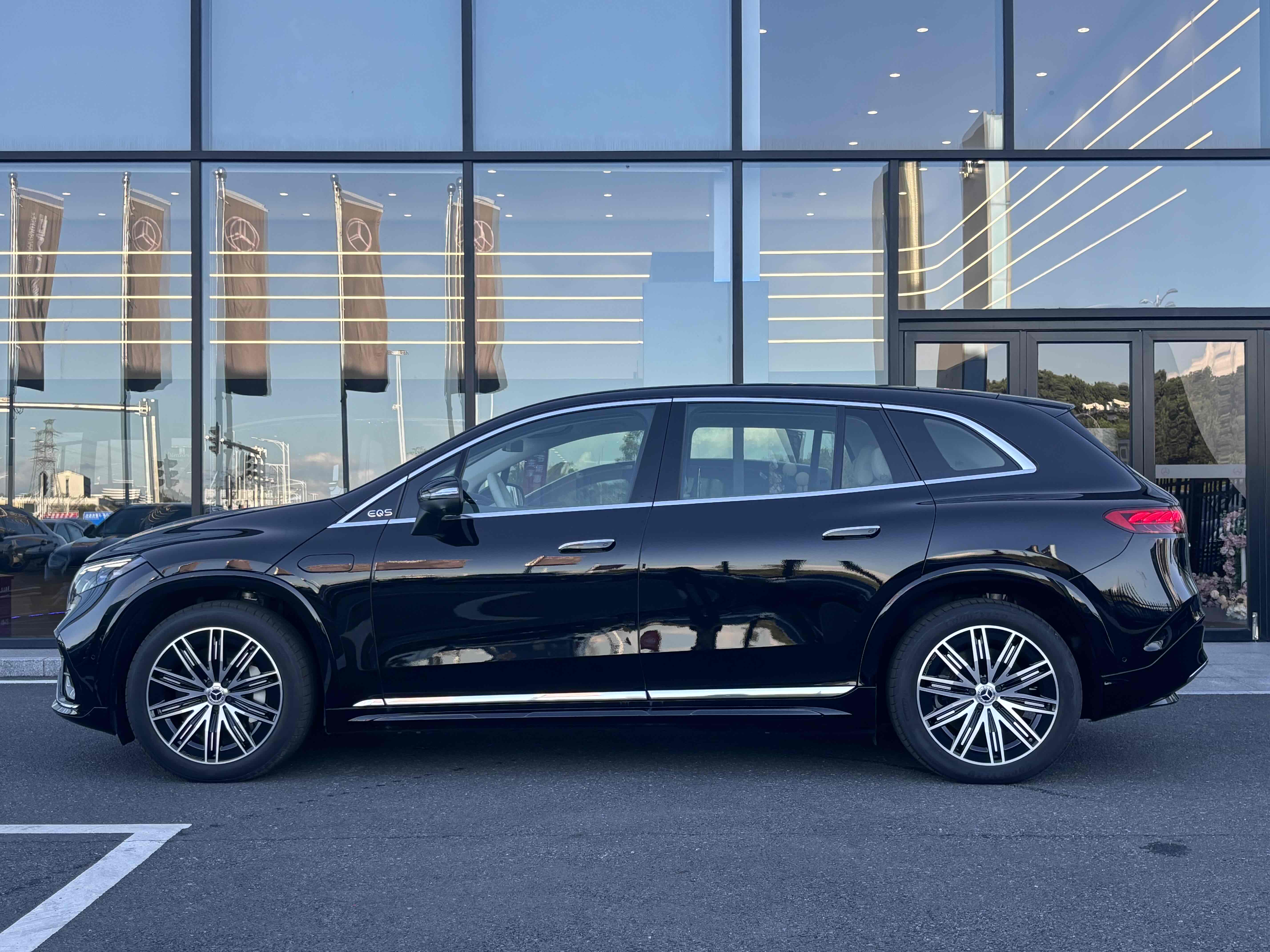 Mercedes-Benz EQS SUV 2025 car image #24