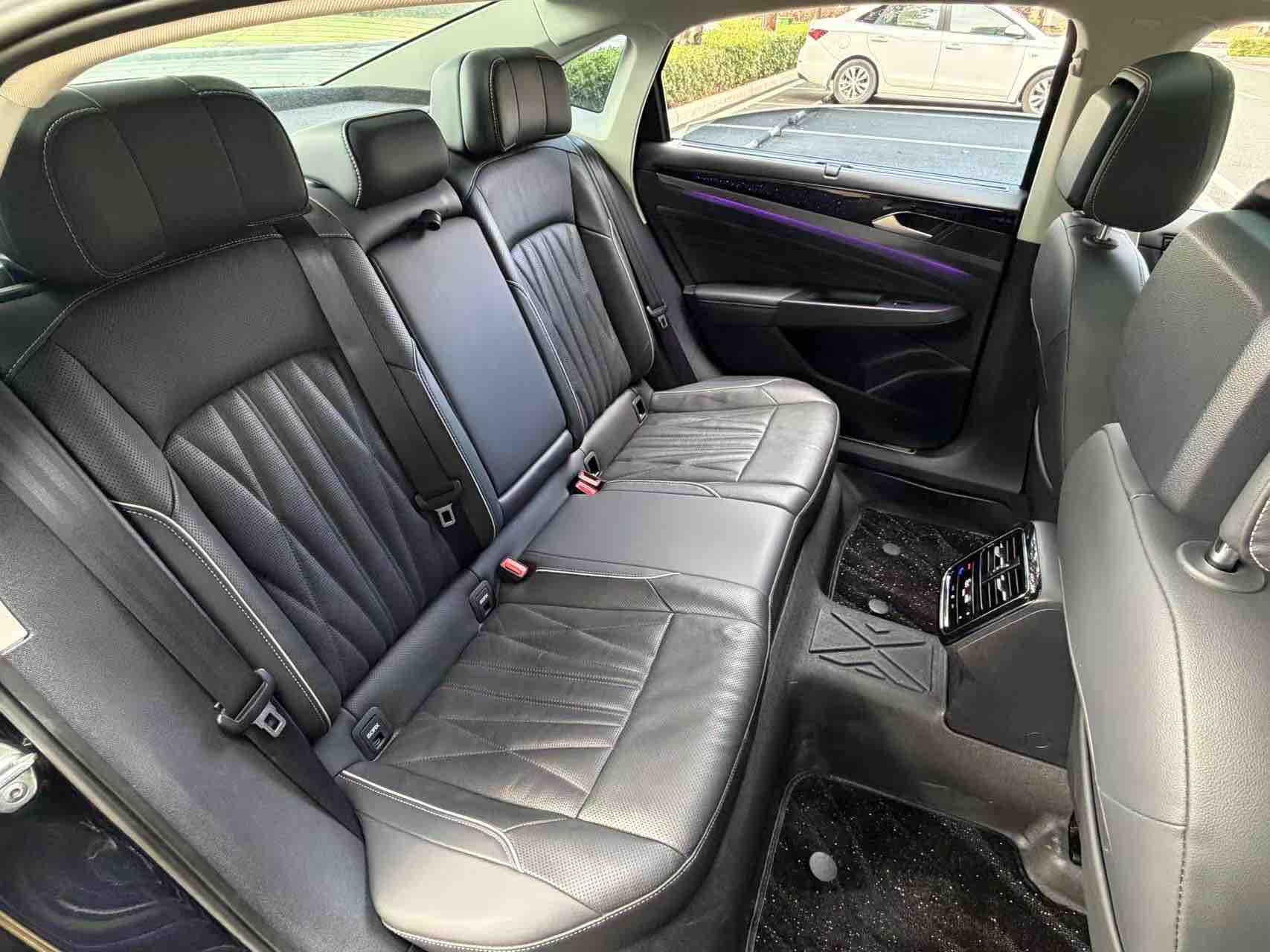 Volkswagen Passat 2023 car image #24