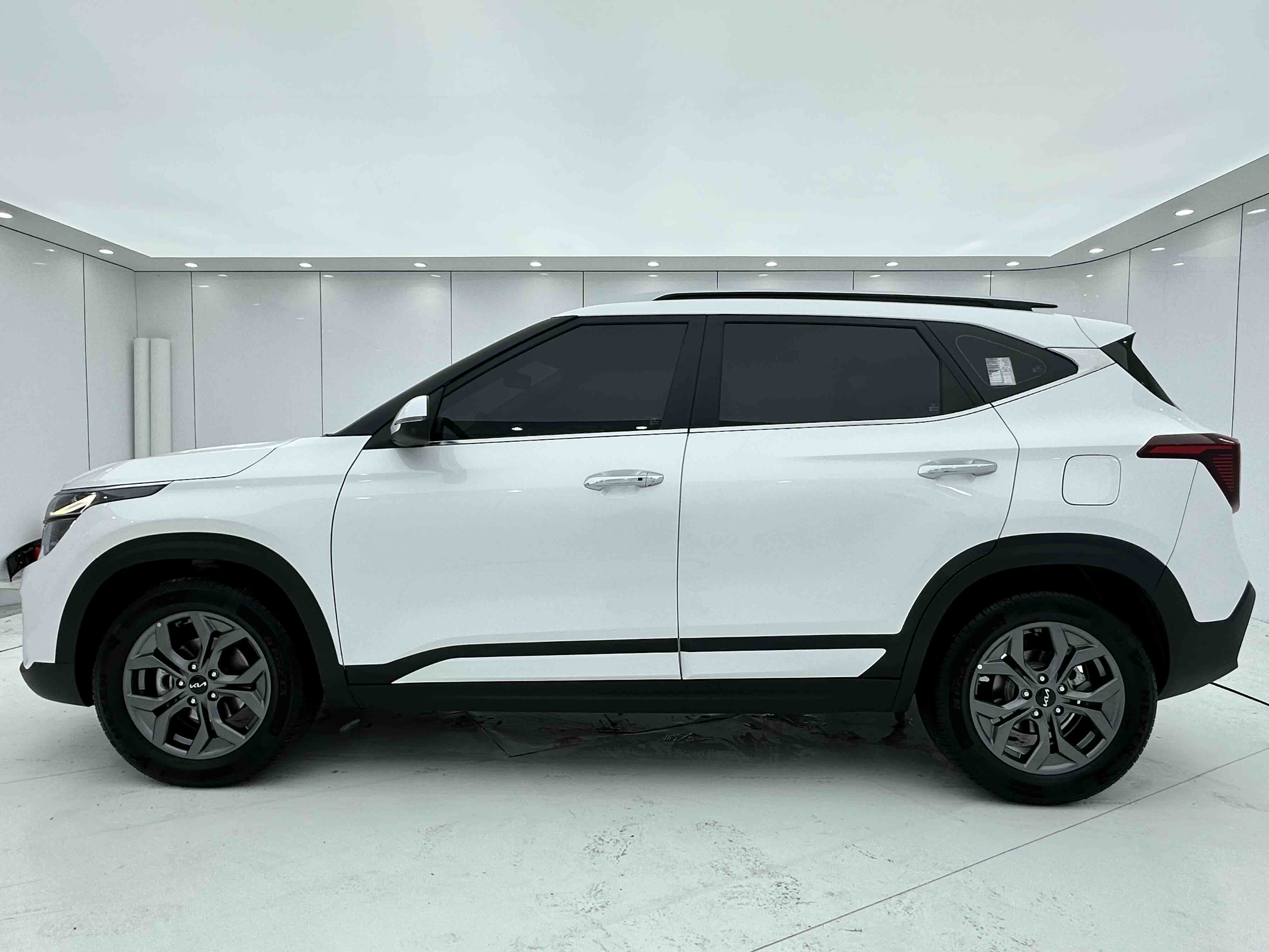 Kia Seltos 2024 car image #24