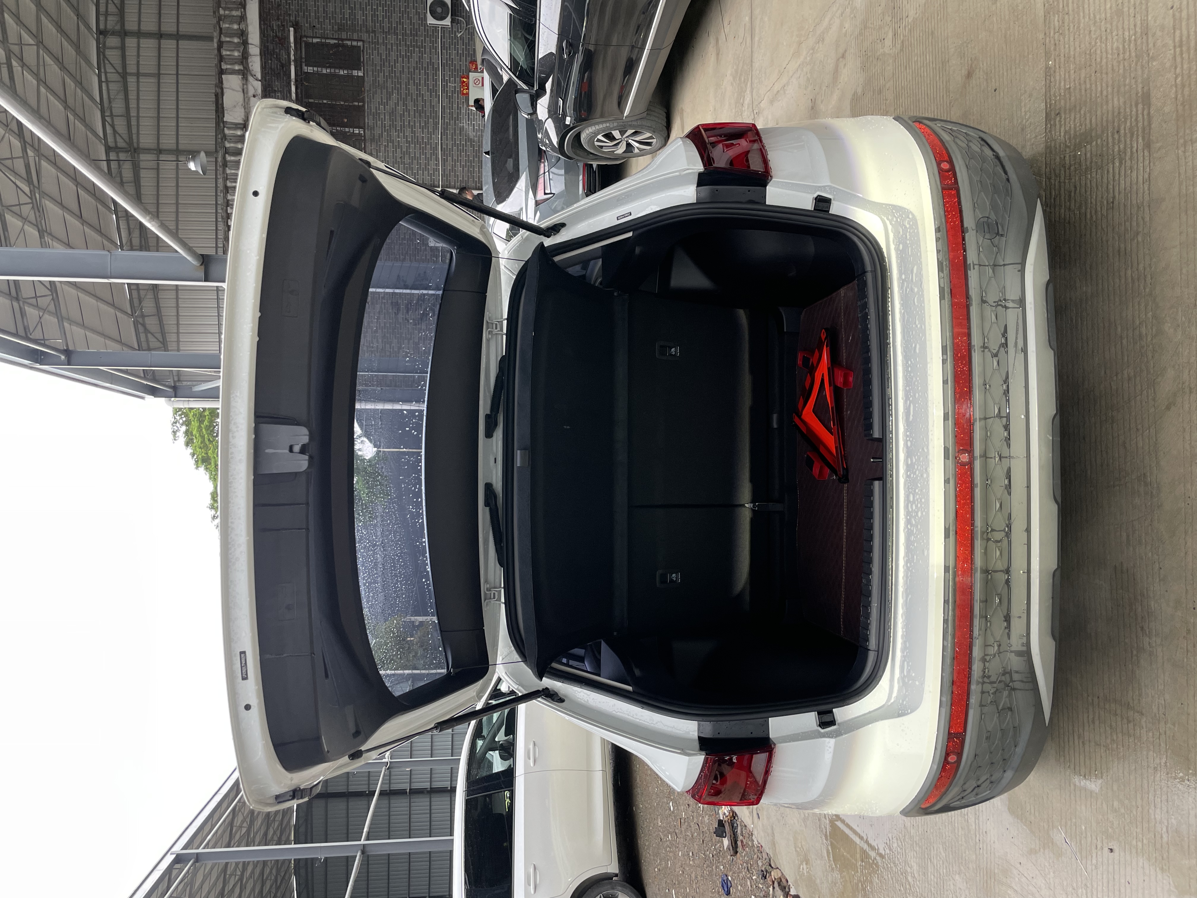 VS5 2024 car image #24