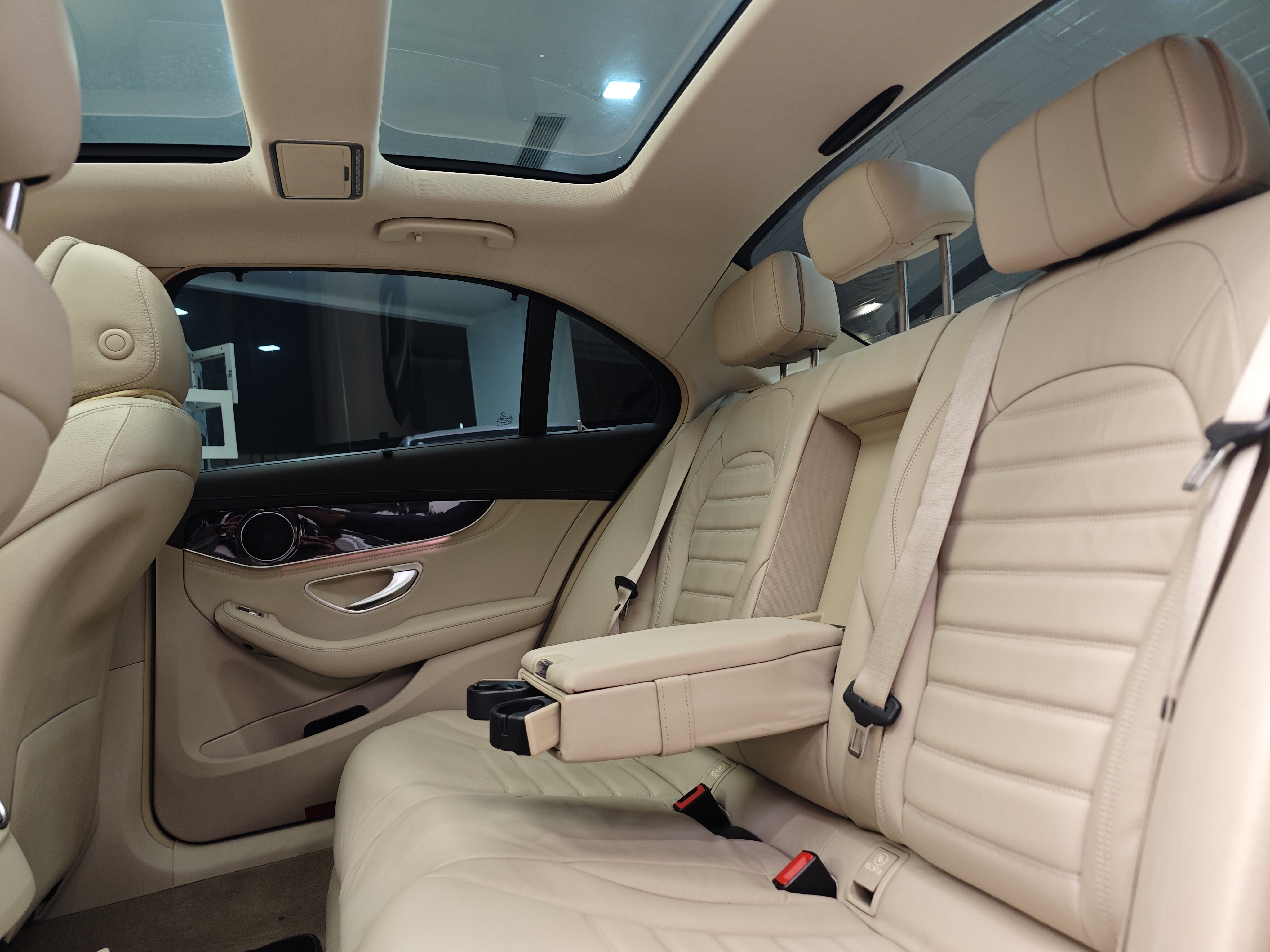 Mercedes-Benz C Class 2015 car image #24