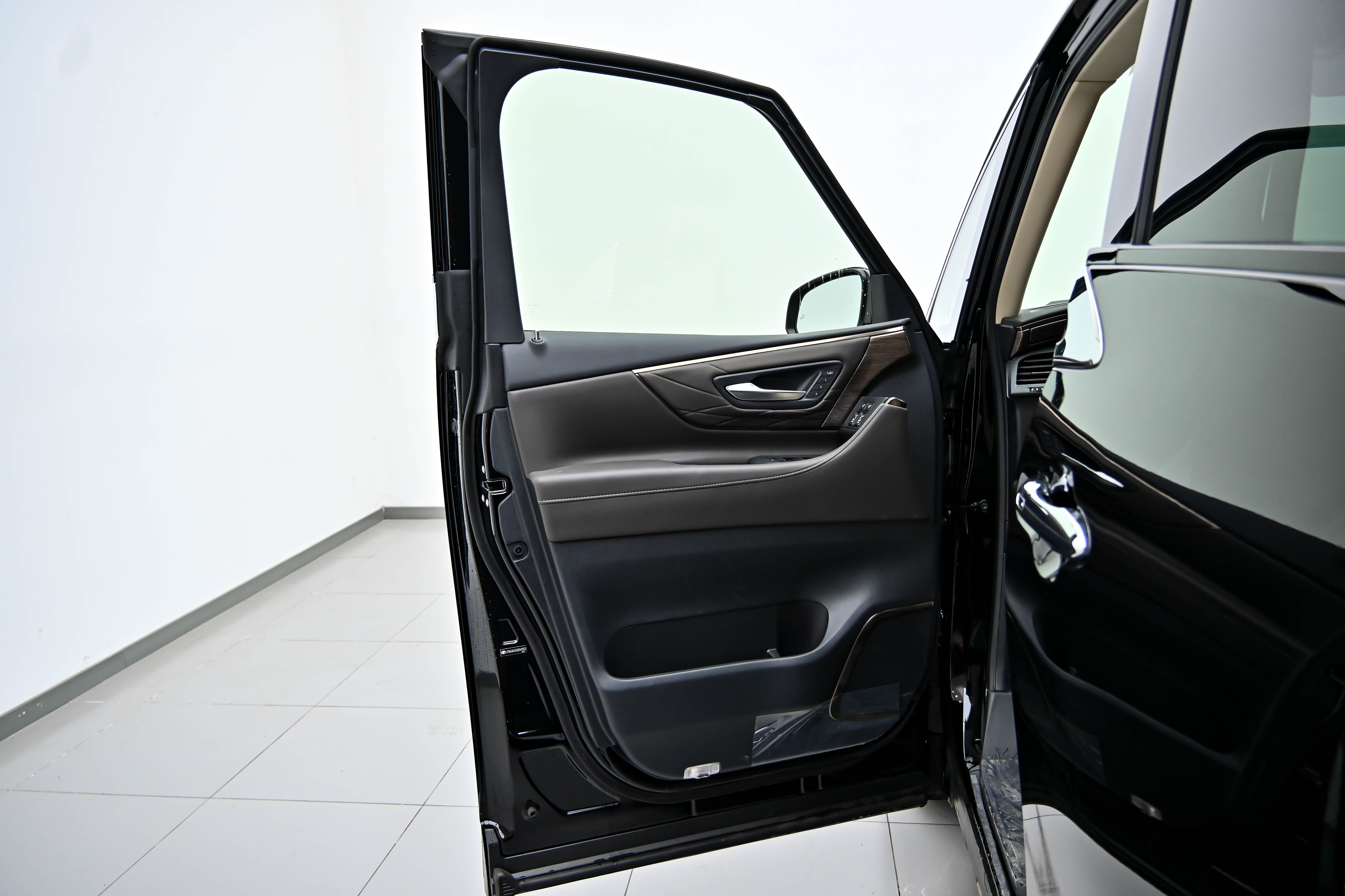 Toyota Vellfire 2026 صورة سيارة #24