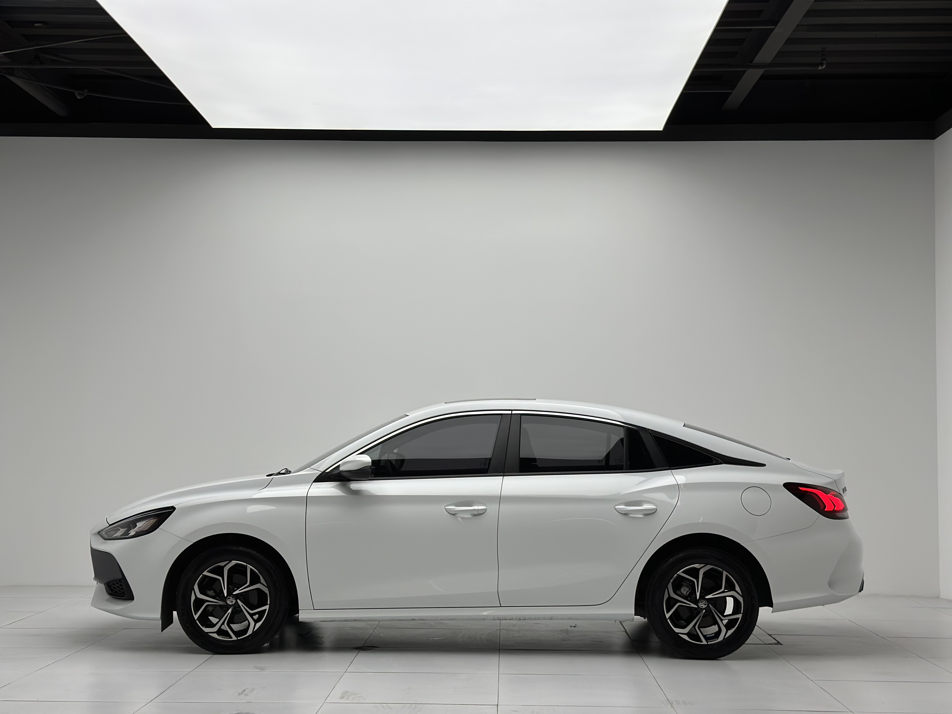 5 2024 car image #24