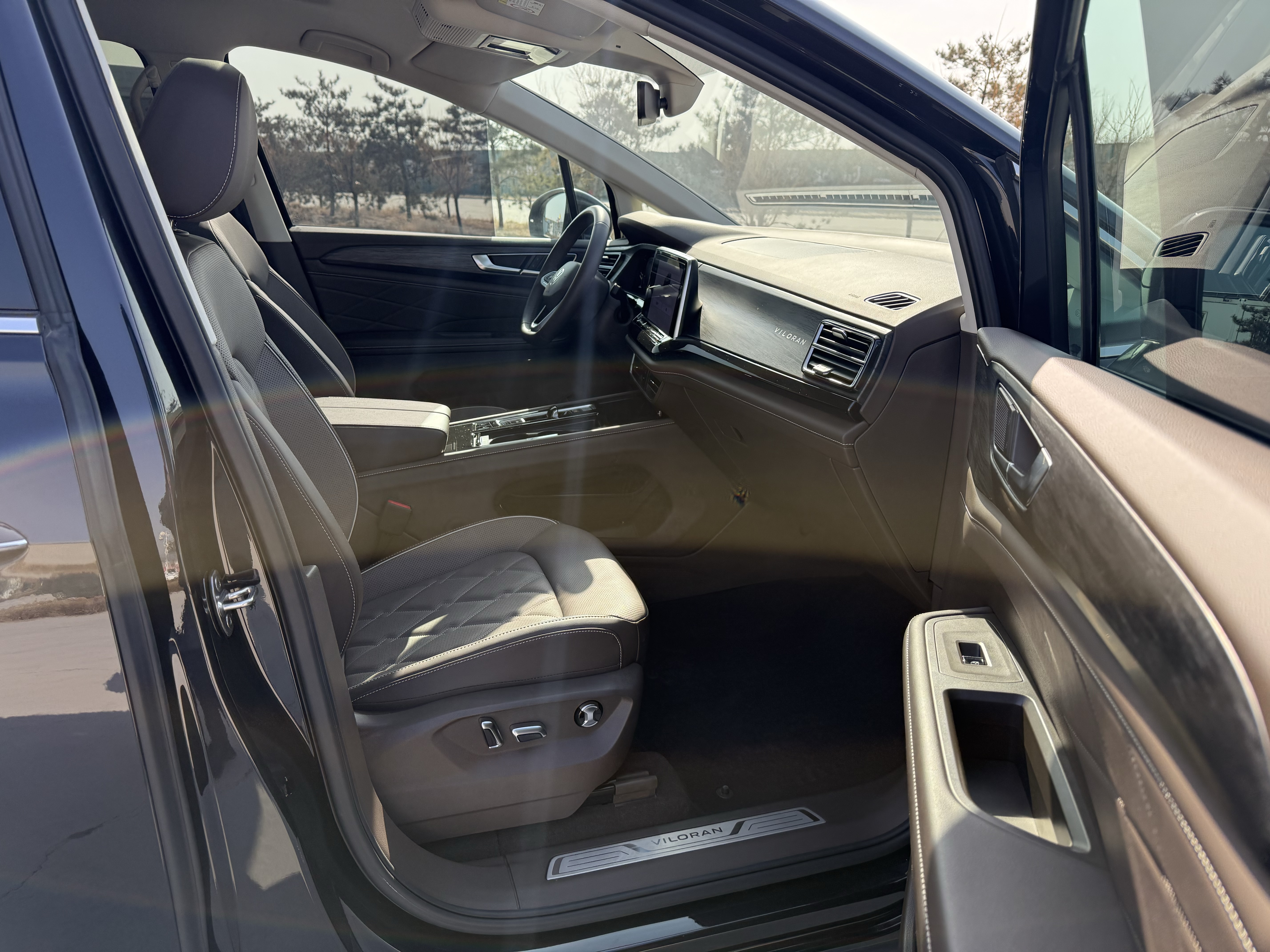 Volkswagen Viloran 2024 immagine di auto #24