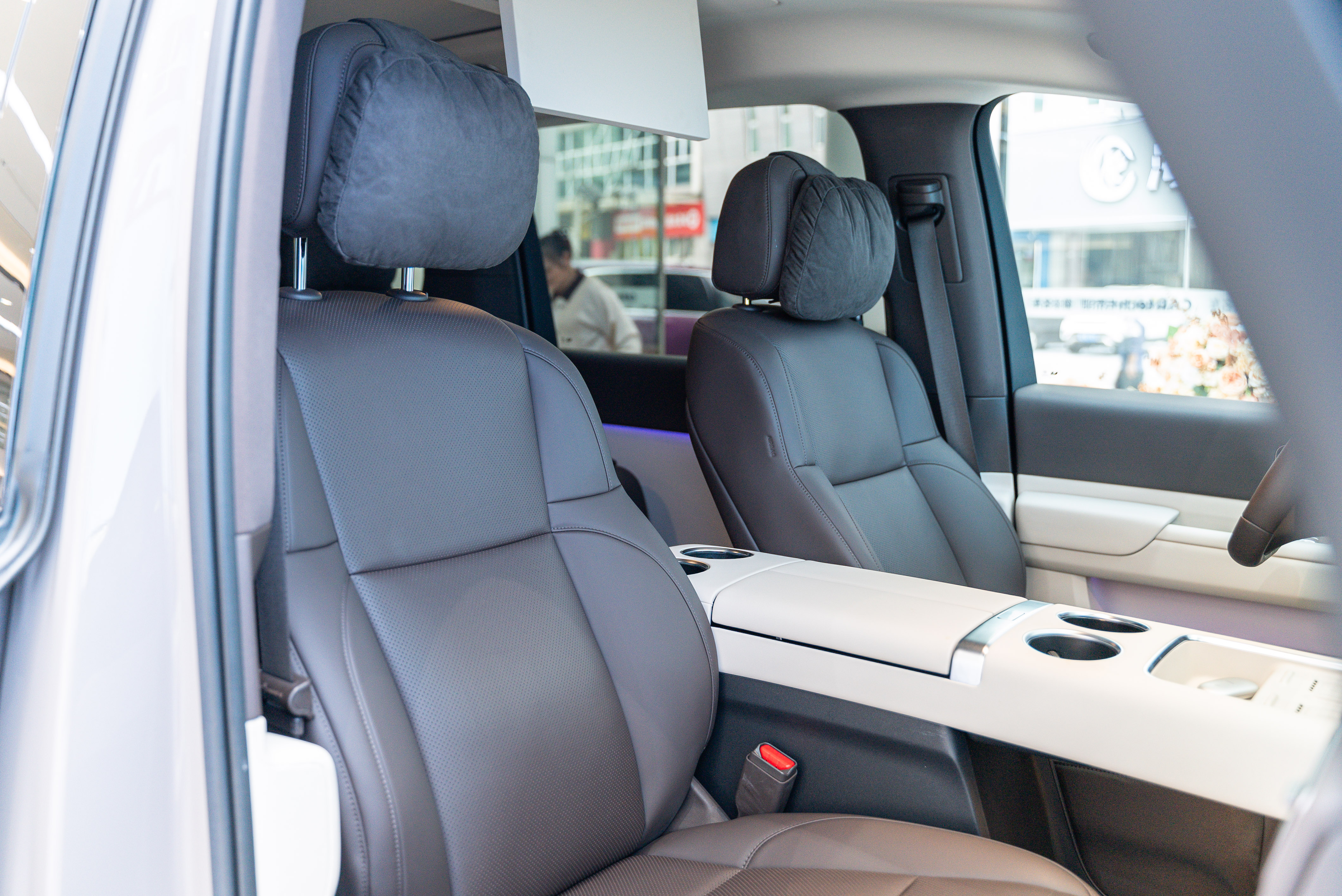 理想汽车 理想MEGA 2024 汽车图片 #24