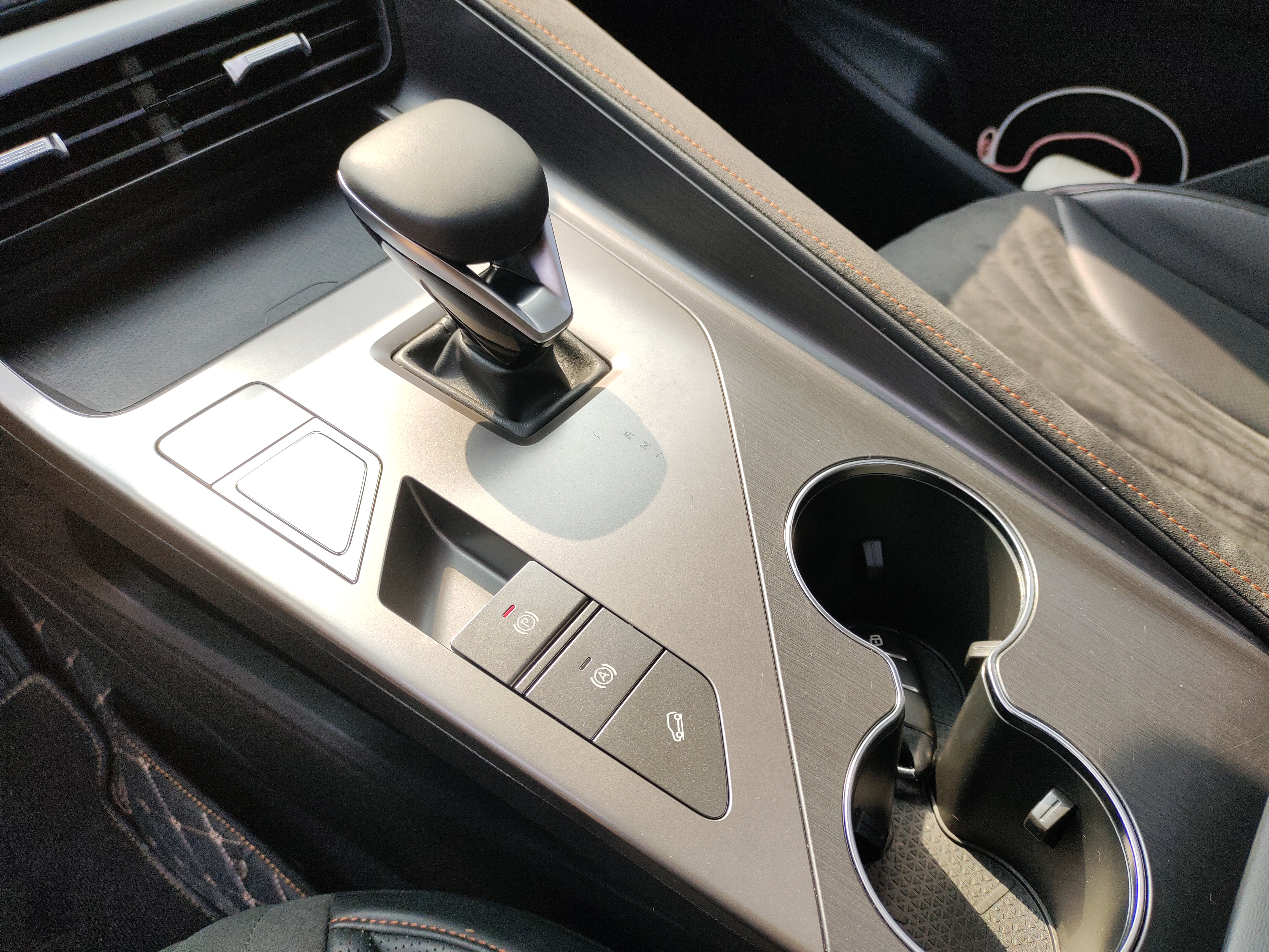 Roewe D5X DMH 2024 car image #24