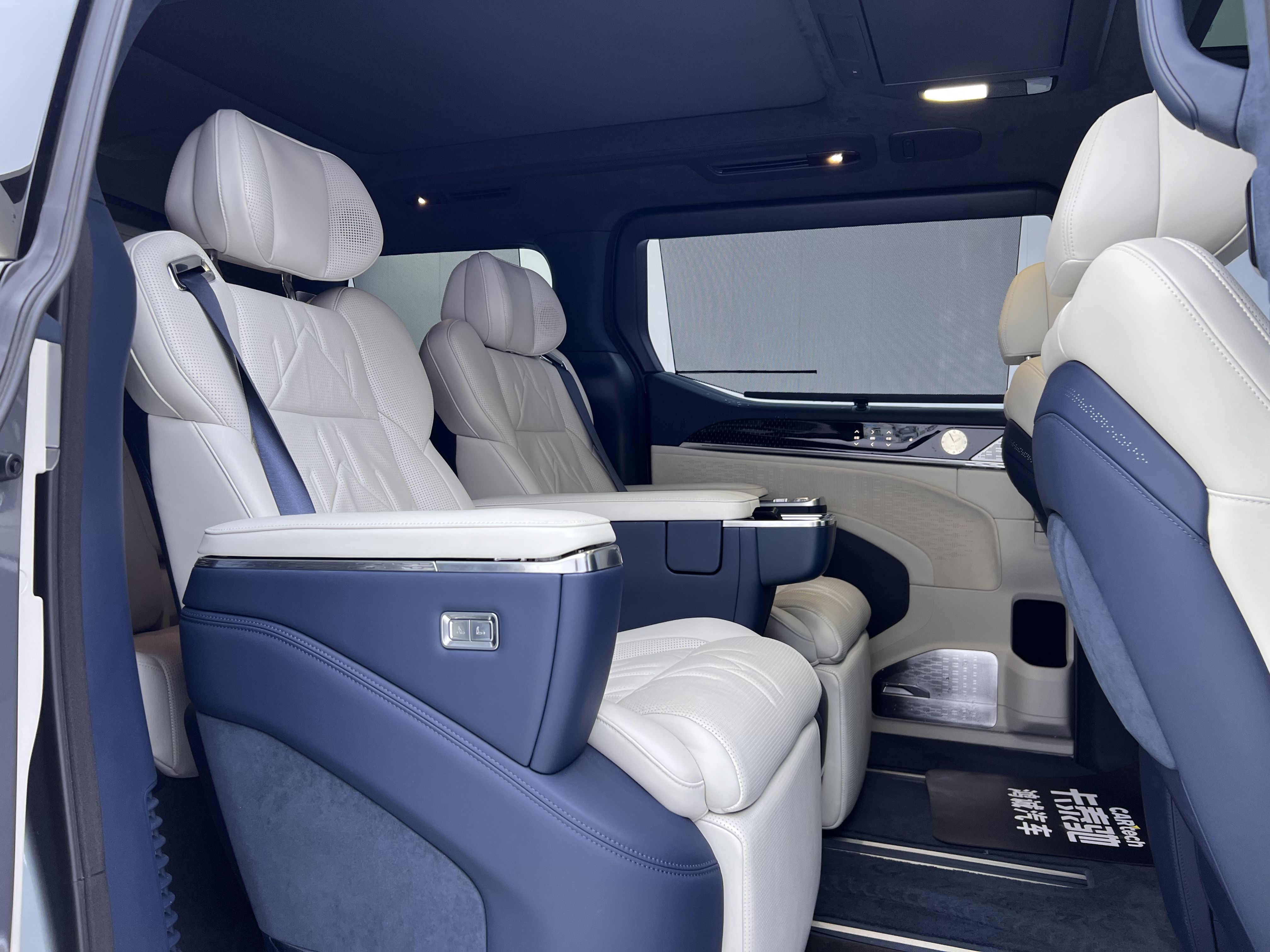 极氪 极氪009 2025 汽车图片 #24