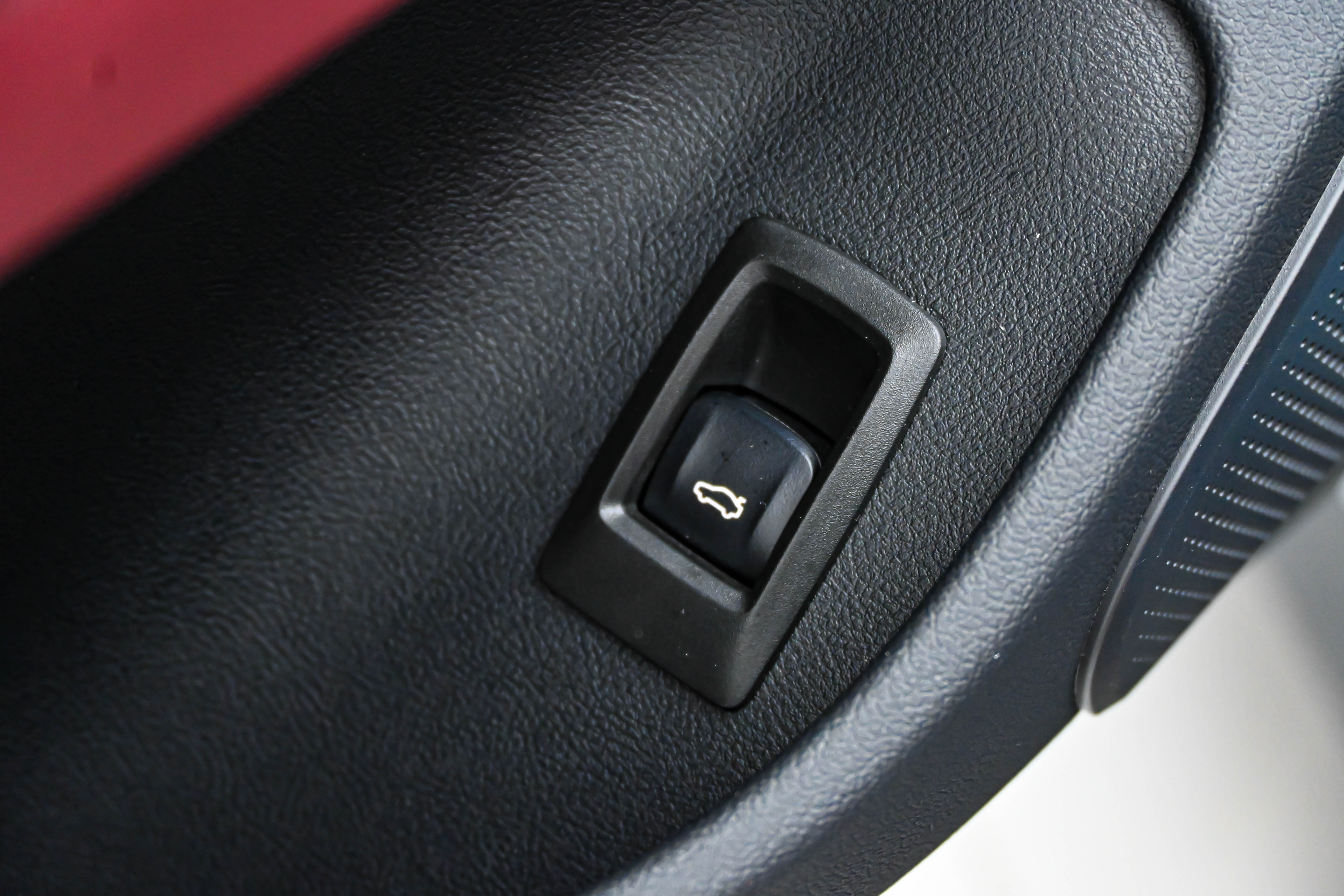 BMW i4 2025 car image #24