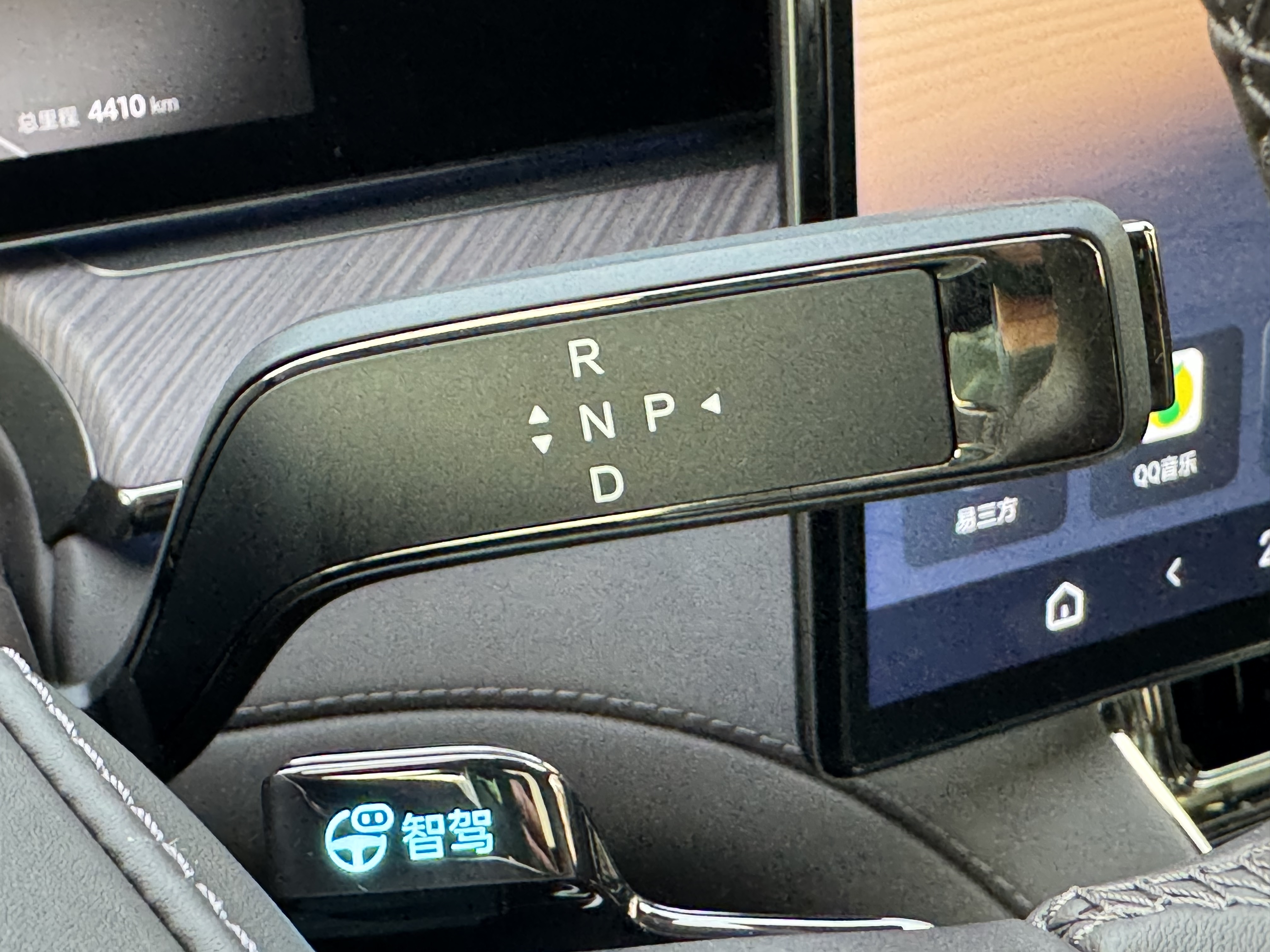 Denza Z9 2025 car image #24