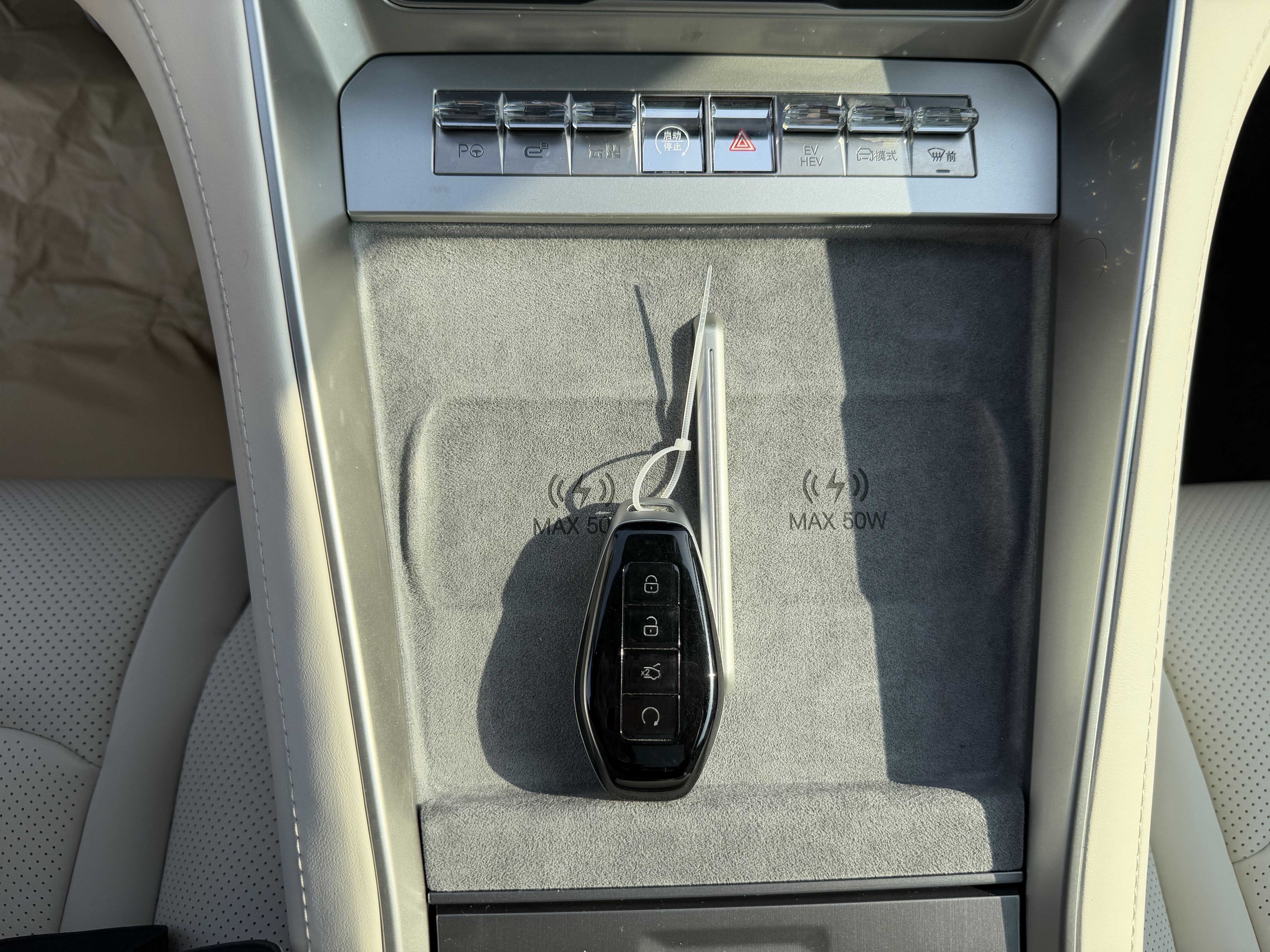 Denza Z9 2025 car image #24