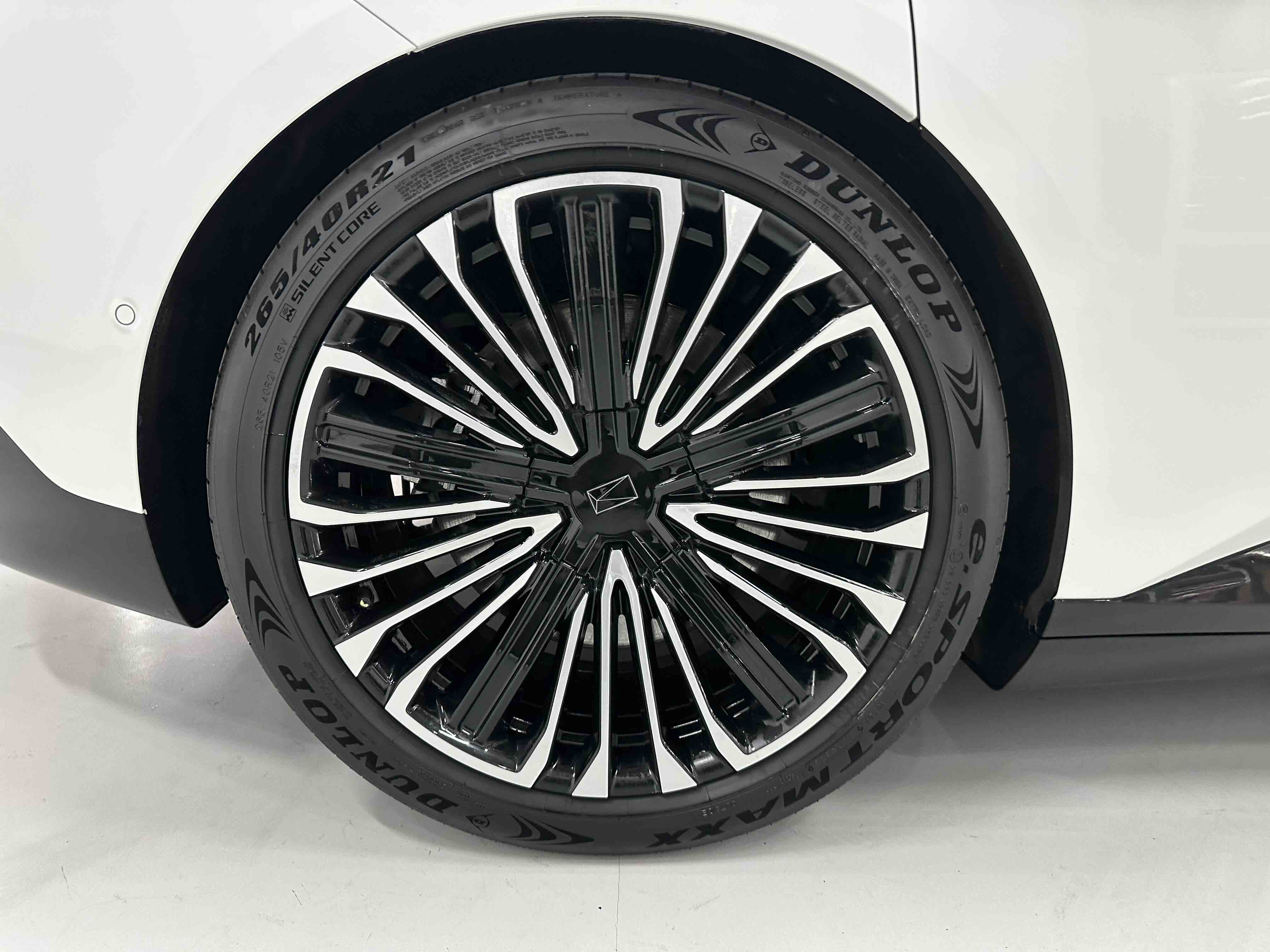 Avatr 12 2025 immagine di auto #24