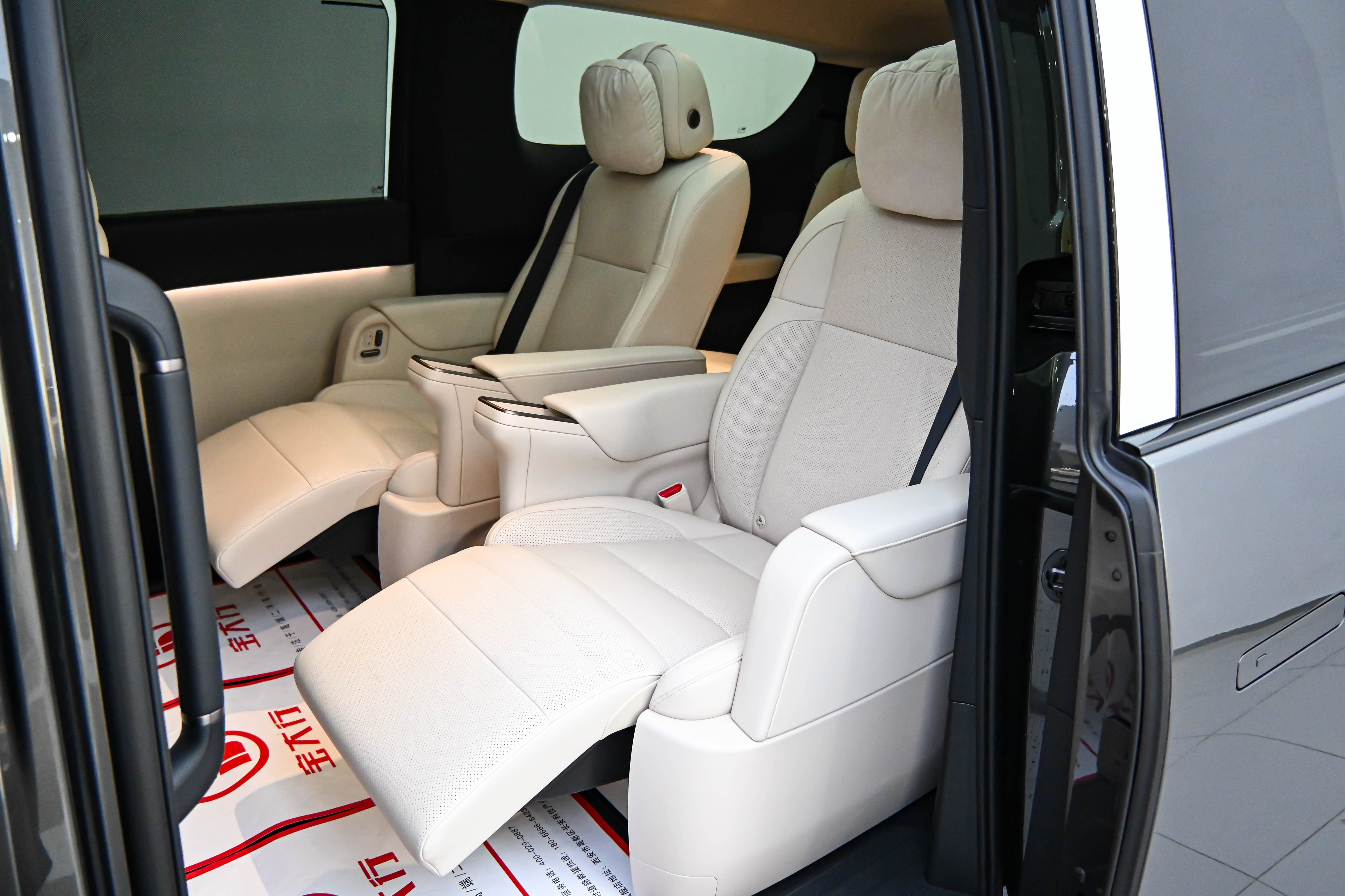 理想汽车 理想MEGA 2025 汽车图片 #24