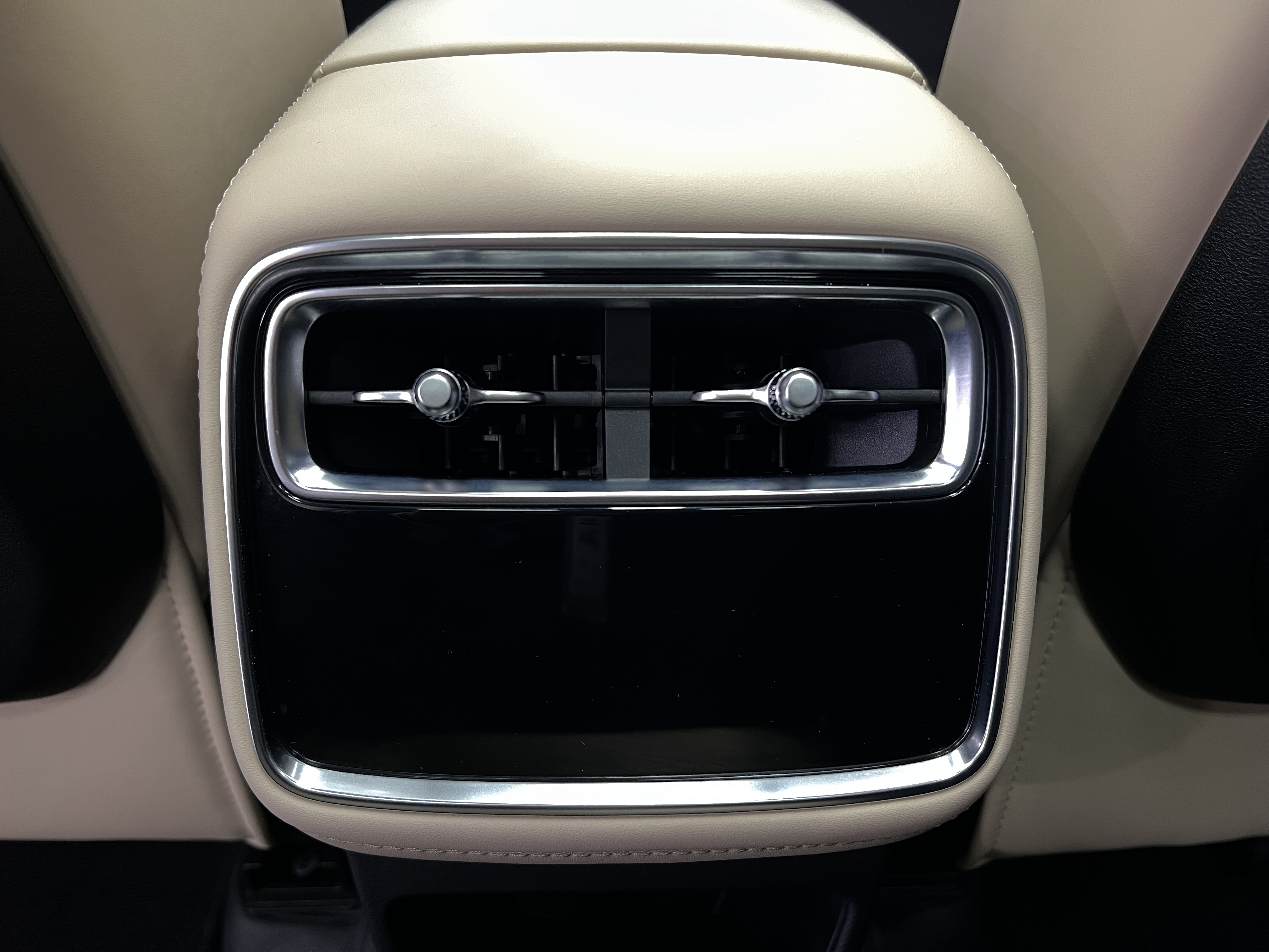 GEELY Monjaro 2025 car image #24