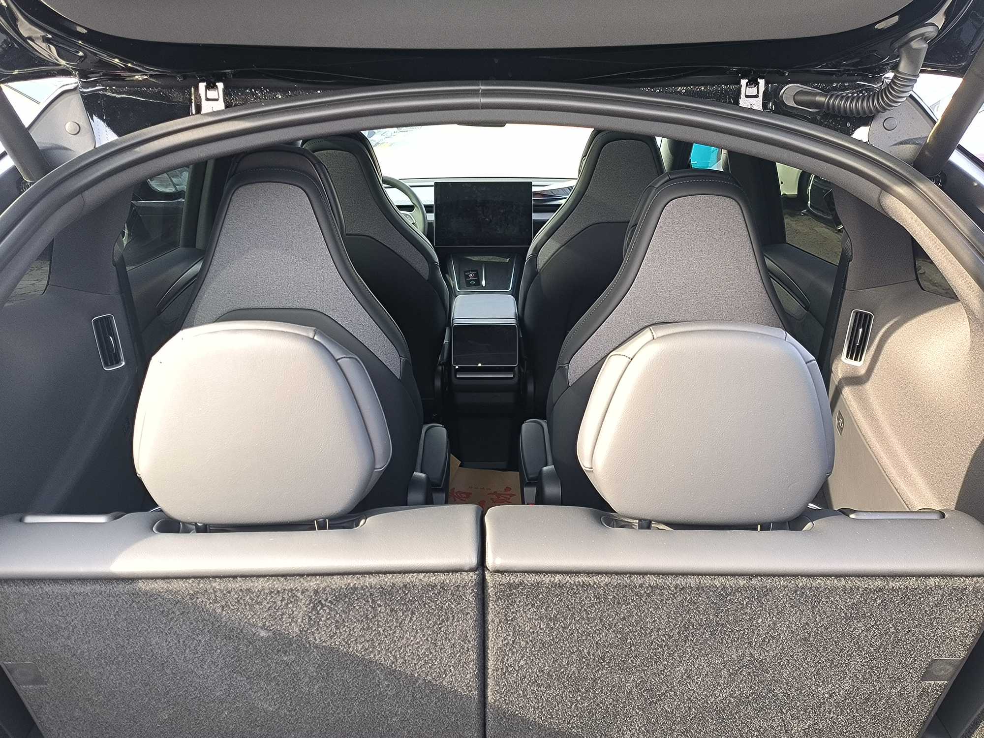 Tesla Model Y L 2025 изображение автомобиля #24