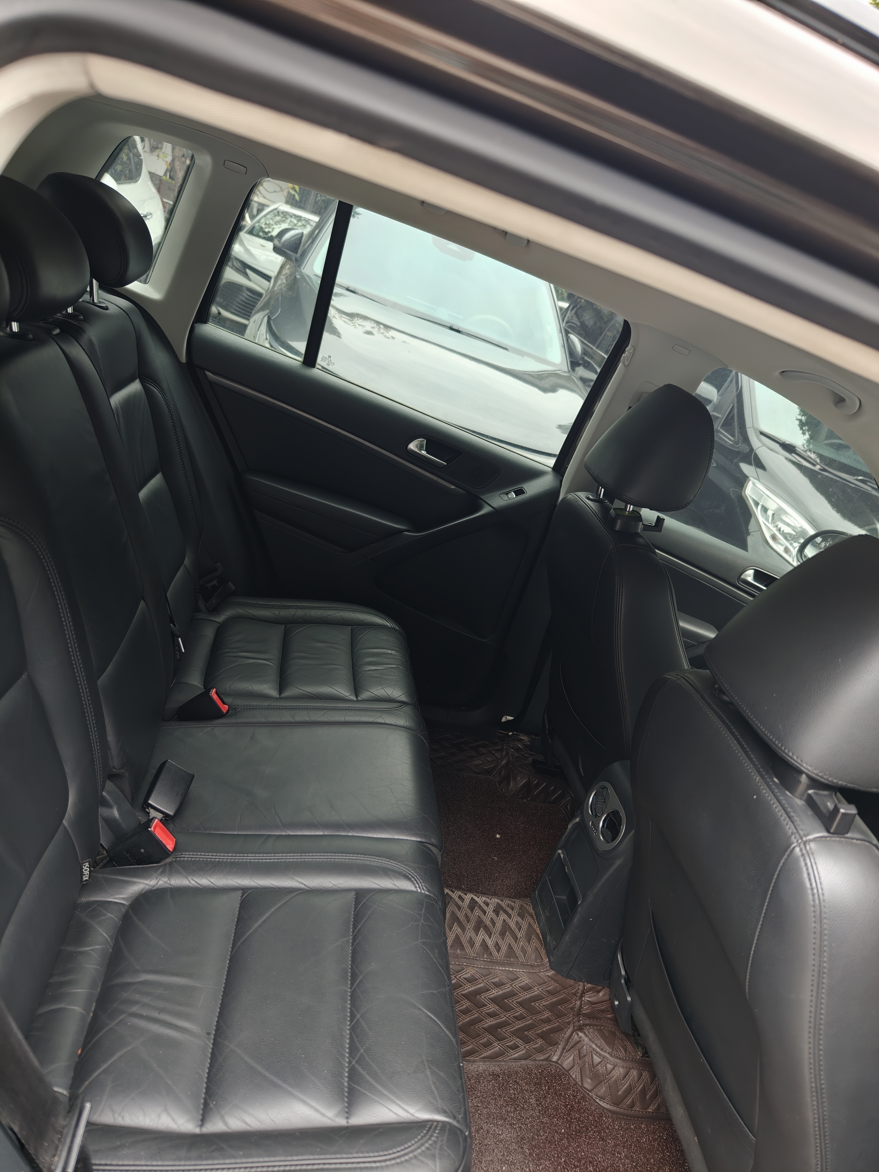 Volkswagen Tiguan 2014 car image #24