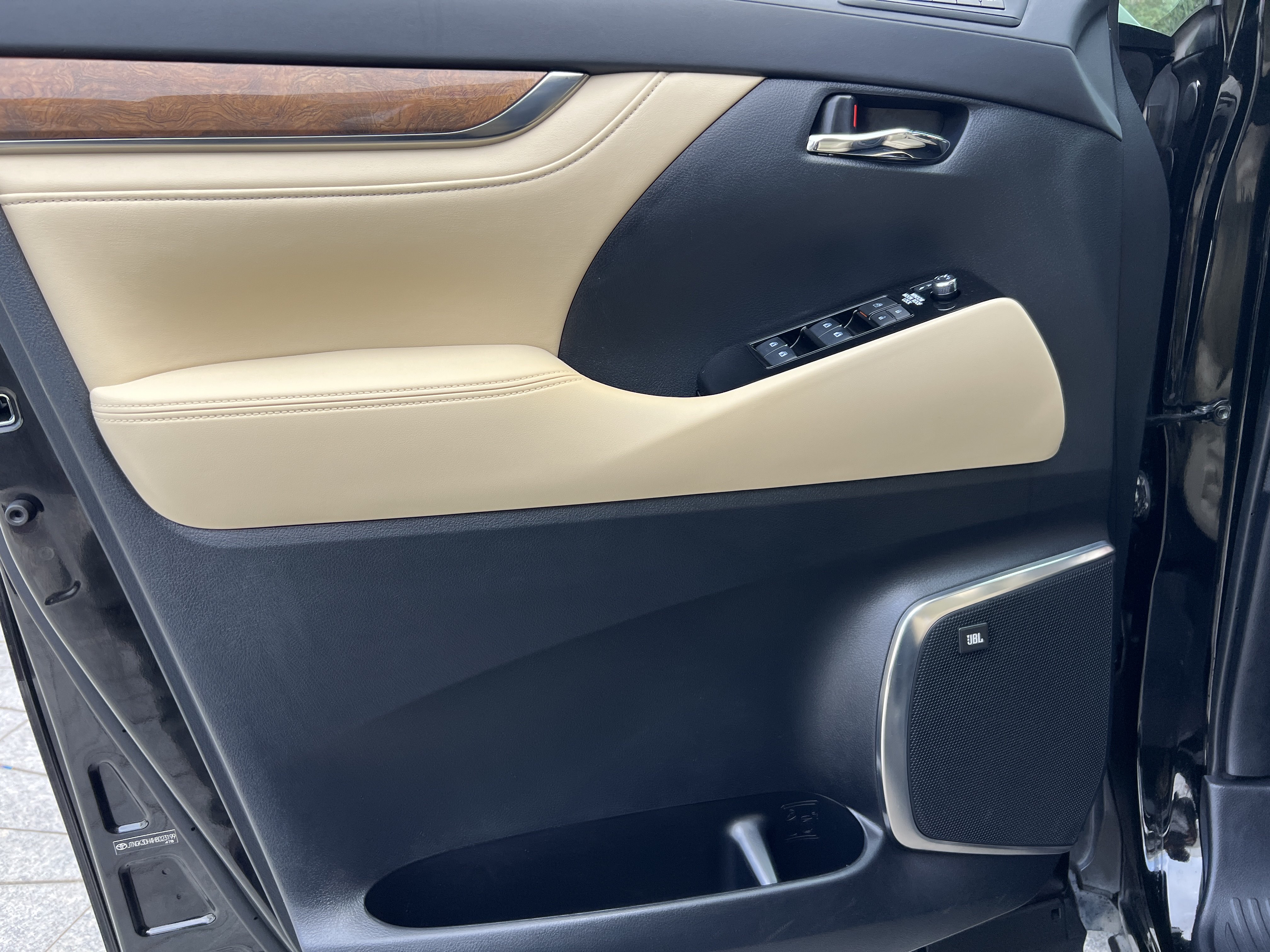 Toyota Alphard 2017 car image #24