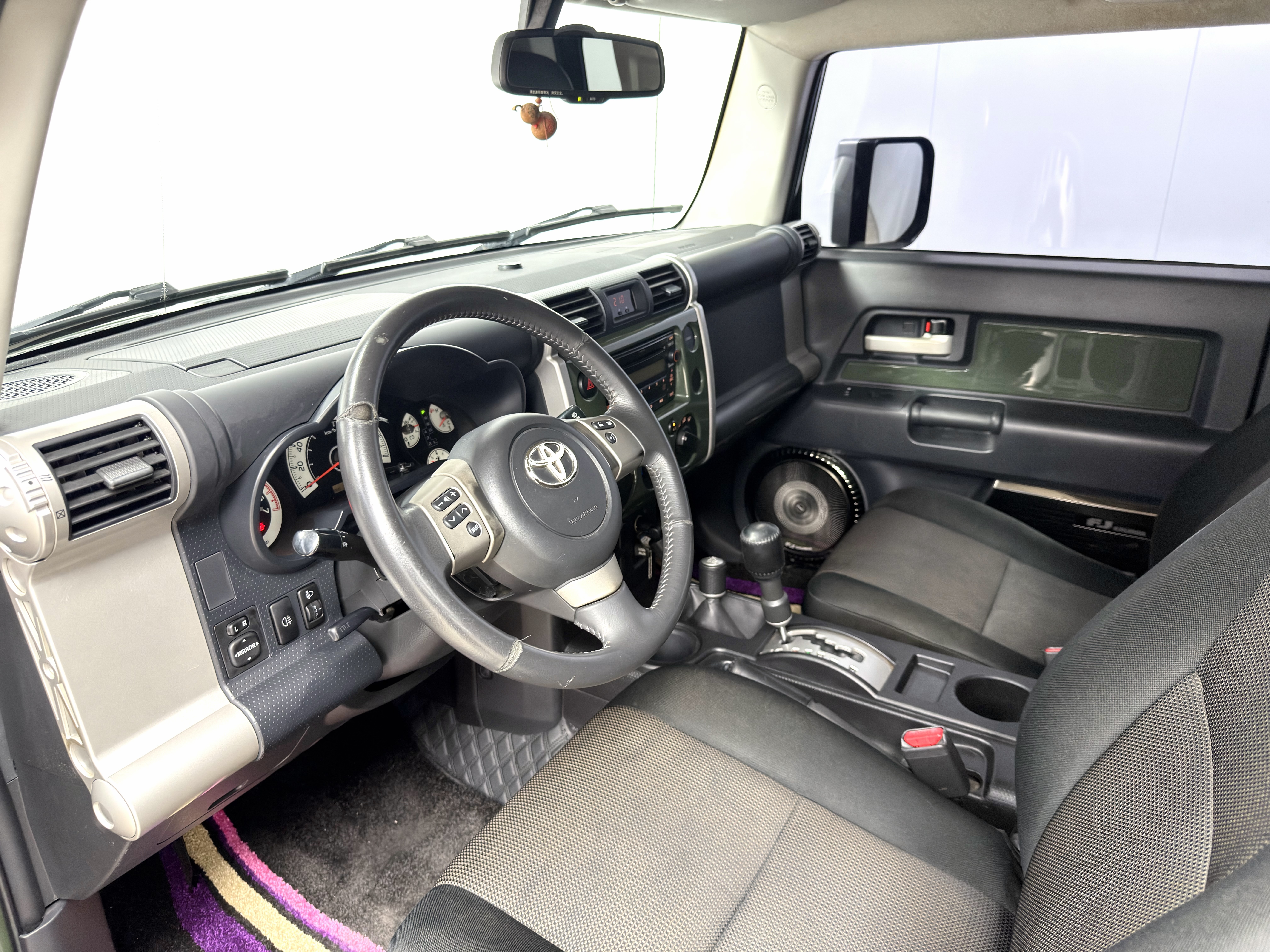 Toyota FJ Cruiser 2011 car image #24