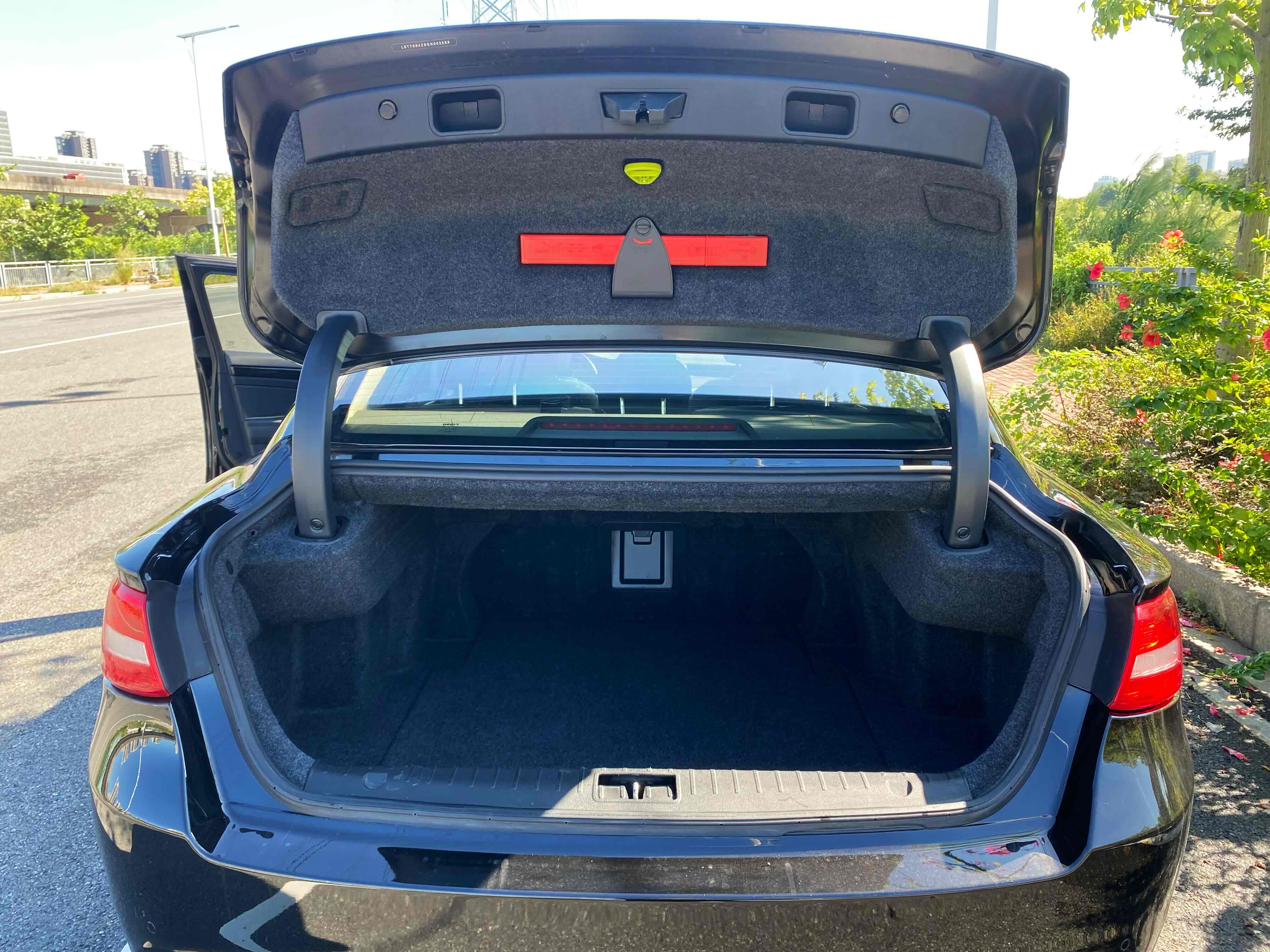 GEELY Ulion 2016 immagine di auto #24