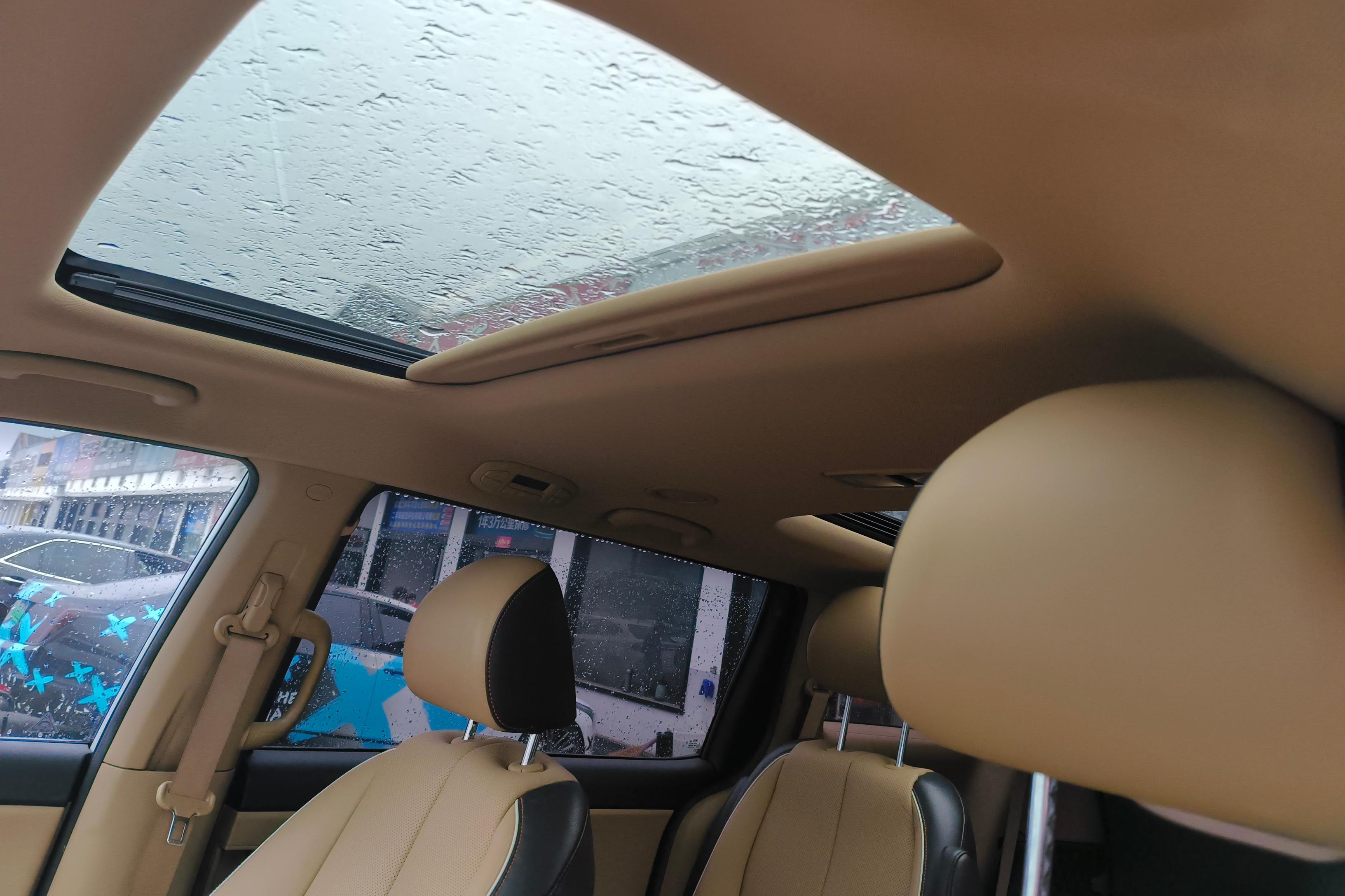 Kia Carnival 2016 immagine di auto #24