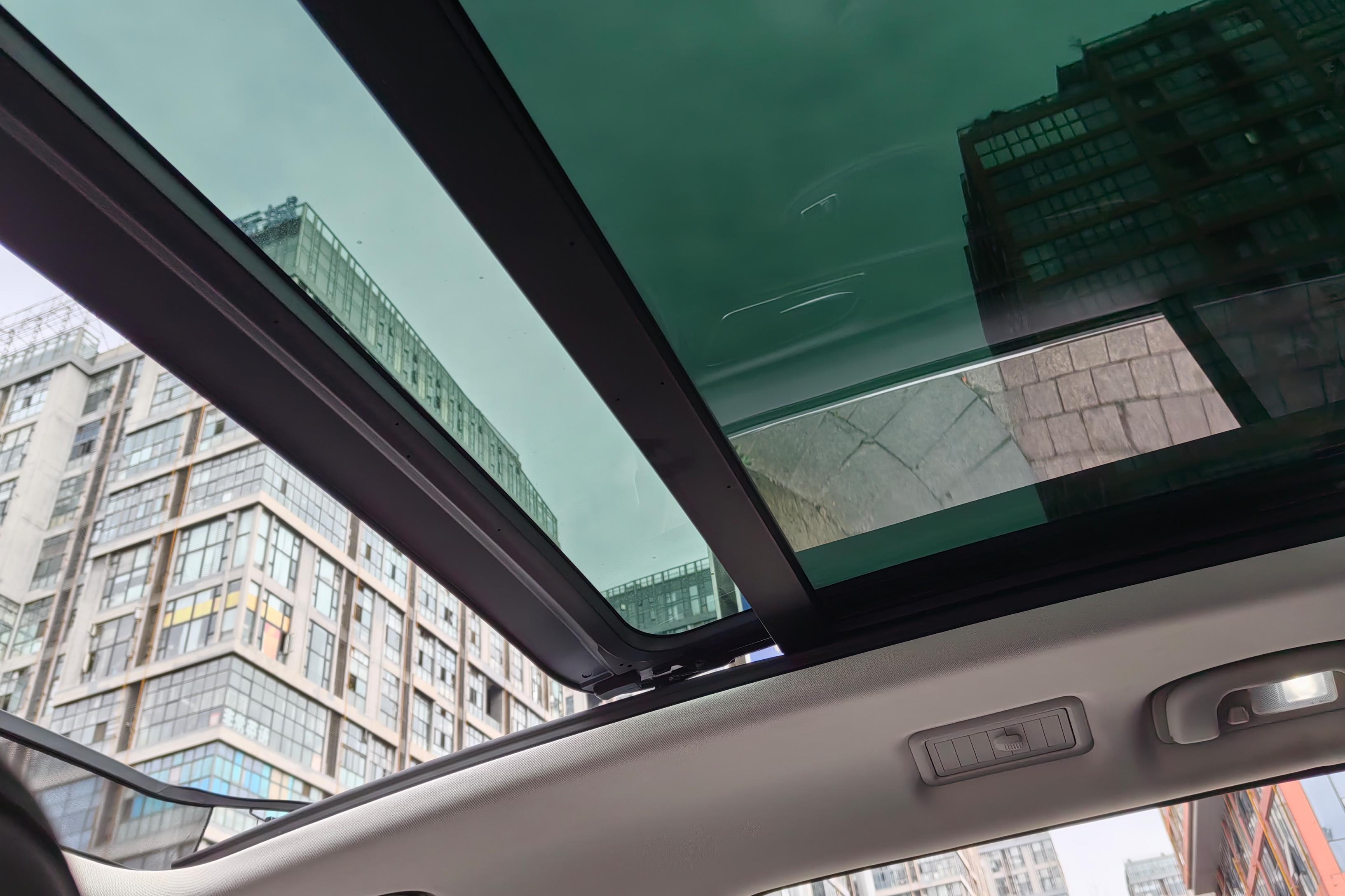 Roewe RX8 2018 изображение автомобиля #24