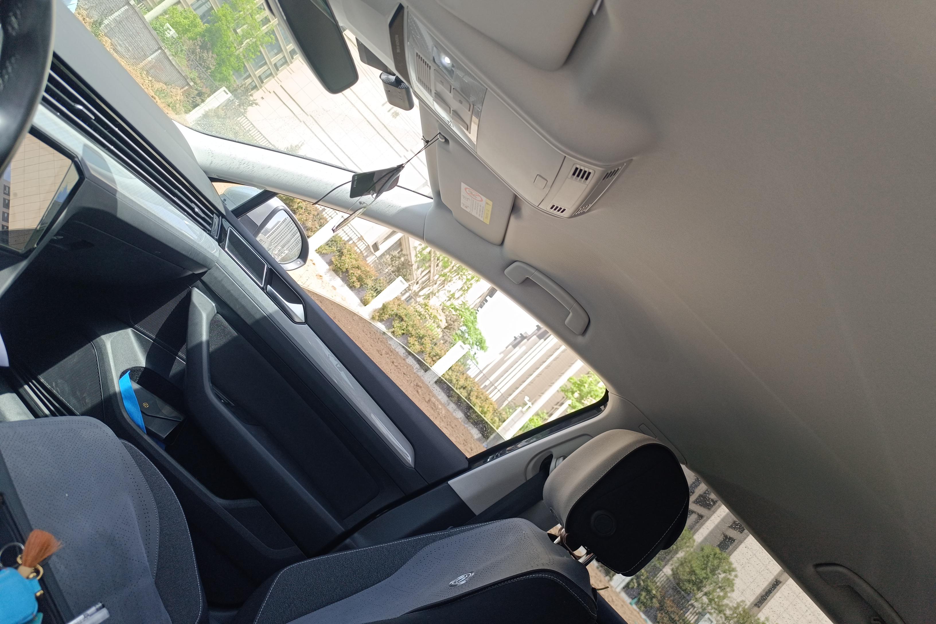 Volkswagen Passat Variant 2023 immagine di auto #24