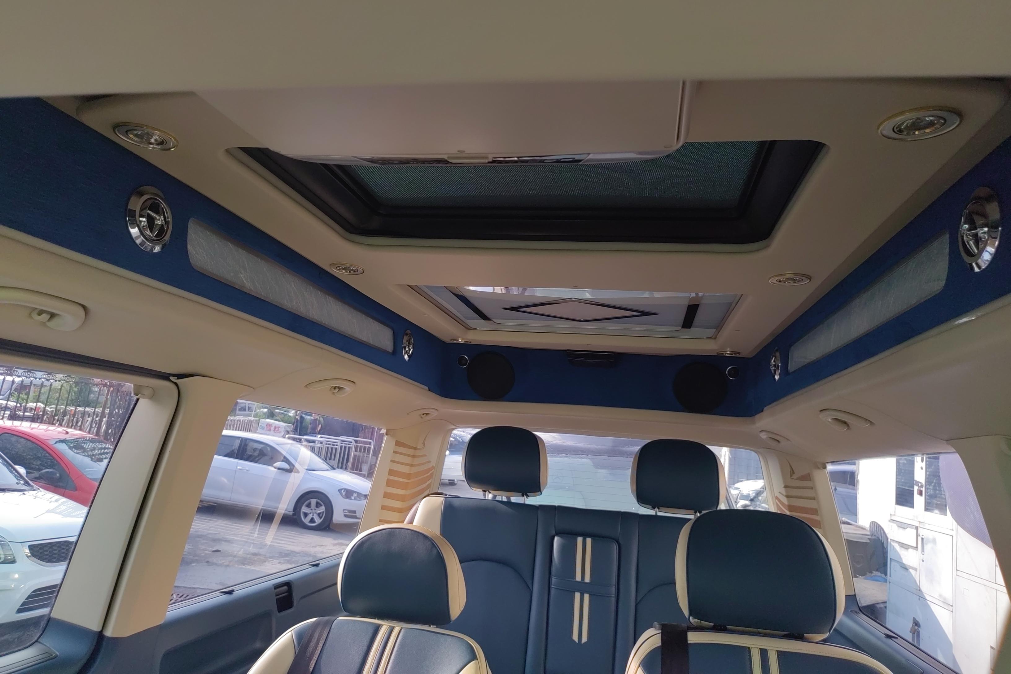 Volkswagen Caravelle 2017 car image #24