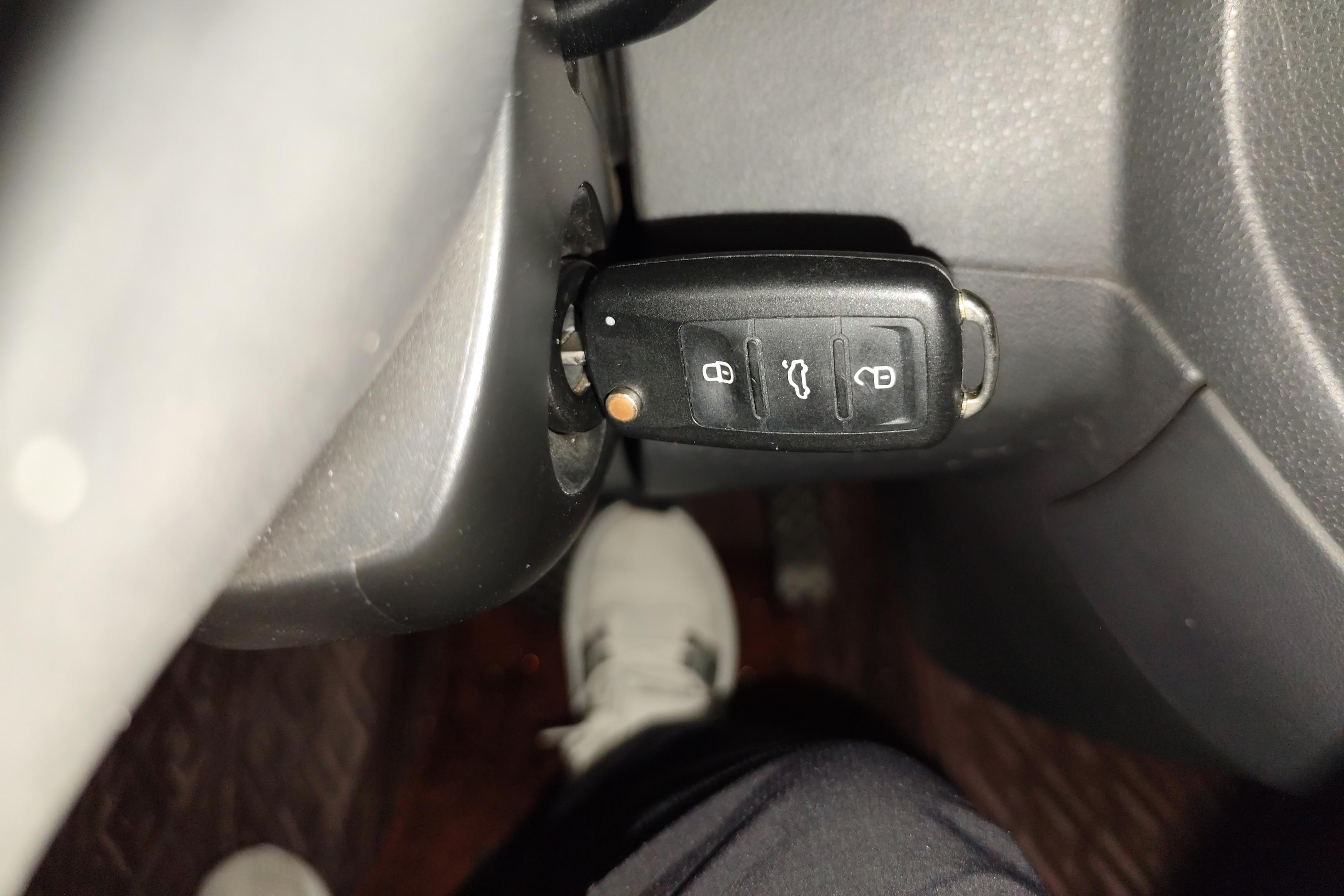 Volkswagen Caravelle 2015 #24 Volkswagen Caravelle 2015 car image #24