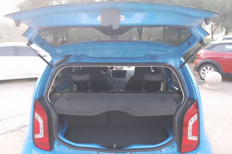 Volkswagen up! 2016 immagine di auto #24