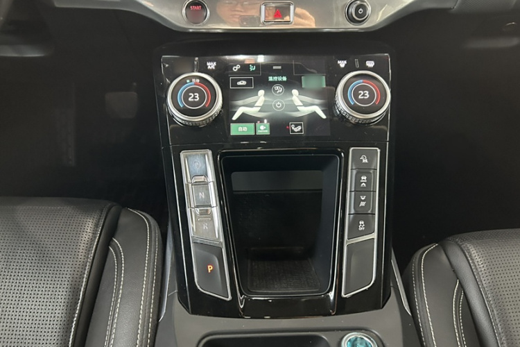 2019 car image #24