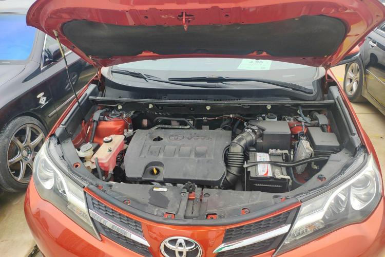 Toyota RAV4 (Imported) 2014 immagine di auto #24