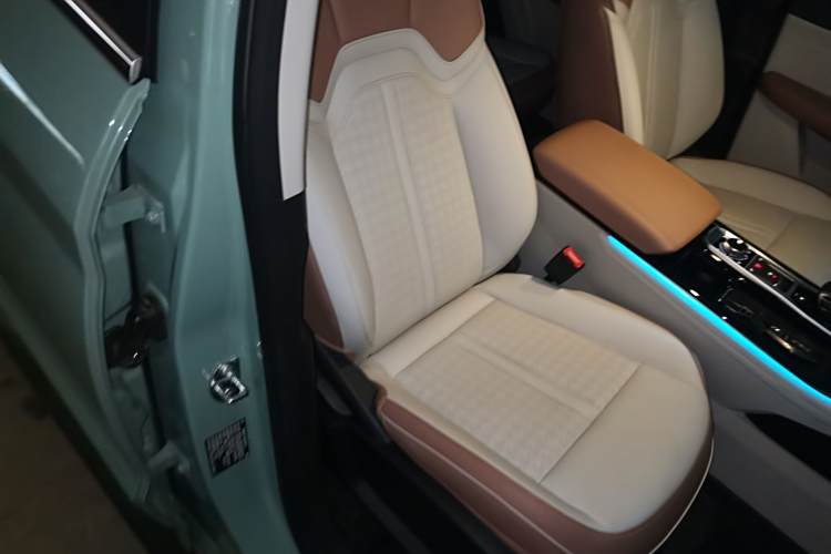 Jetour X70 C-DM 2025 #24 Jetour X70 C-DM 2025 car image #24