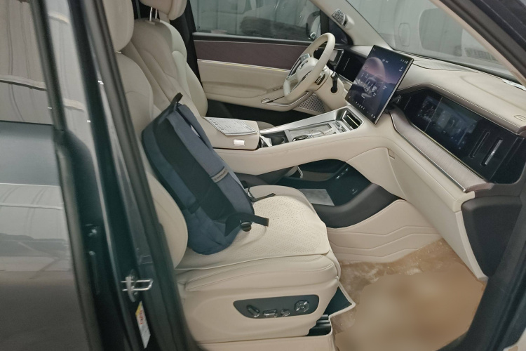 Denza N9 2025 #24 Denza N9 2025 car image #24