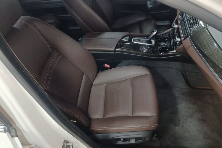 BMW 5 Series 2016 car image #24