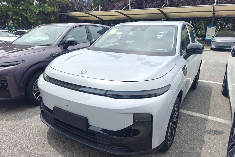 零跑汽车 零跑B10 2025 汽车图片 #24