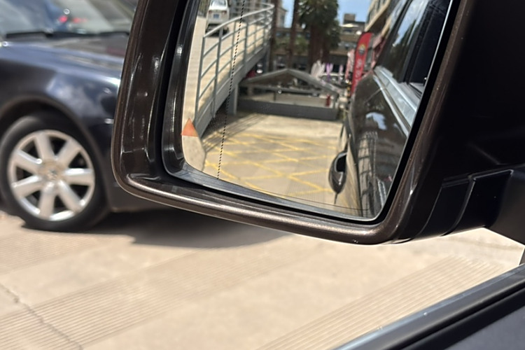 Mercedes-Benz M Class 2015 car image #24