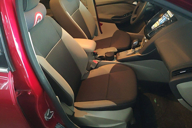 Ford Focus (Imported) 2014 #24 Ford Focus (Imported) 2014 صورة سيارة #24