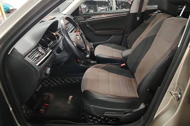 Volkswagen C-Trek 2018 immagine di auto #24