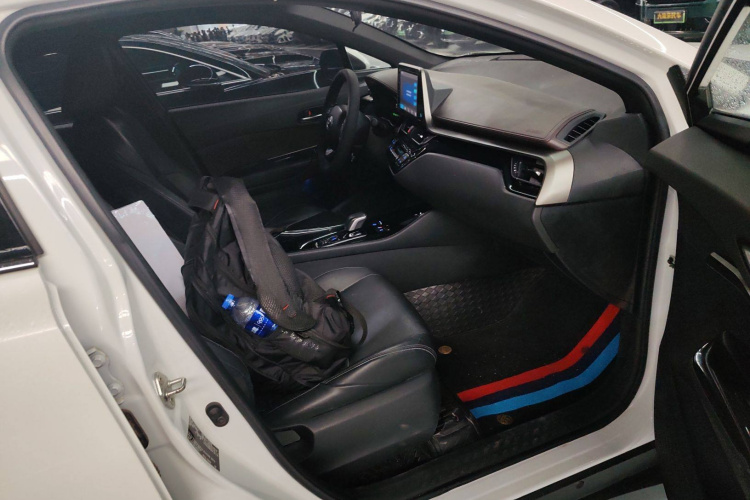 Toyota C-HR EV 2020 immagine di auto #24