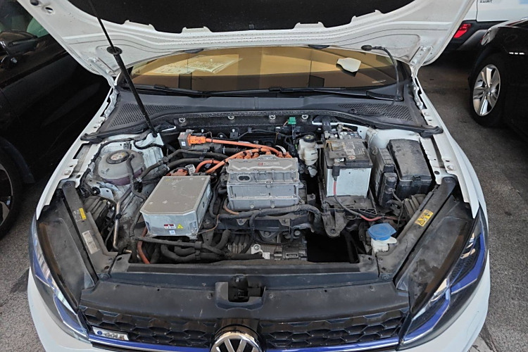 Volkswagen Golf Pure Electric 2020 car image #24