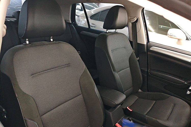 Volkswagen Golf Pure Electric 2020 image de voiture #24