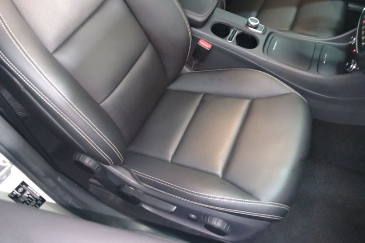 Mercedes-Benz GLA Class 2015 car image #24