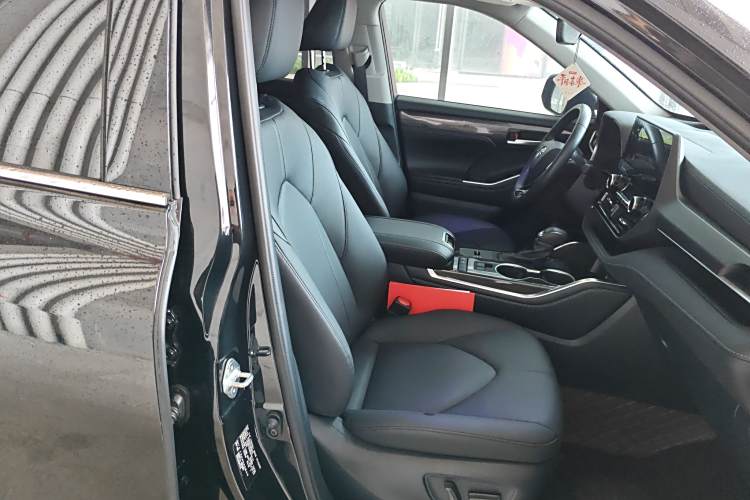 Toyota Highlander (Imported) 2024 car image #24