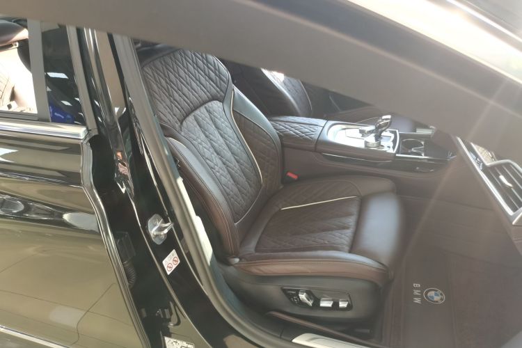 BMW M760Le 2022 #24 BMW M760Le 2022 car image #24