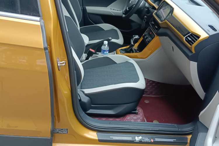 Volkswagen T-Cross 2020 car image #24