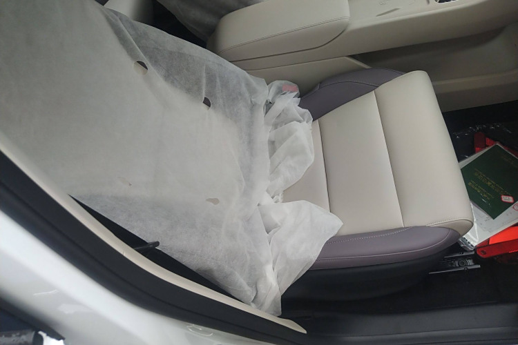 MG 4 EV 2025 car image #24