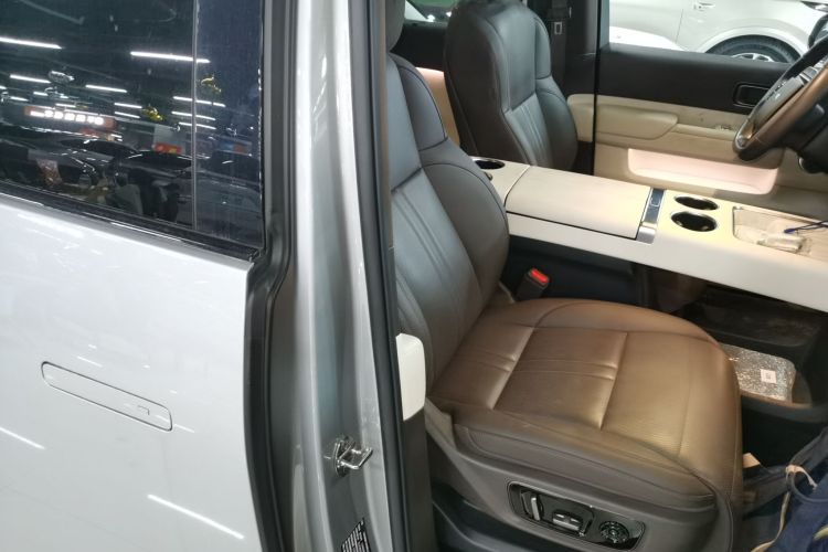 理想汽车 理想MEGA 2024 汽车图片 #24